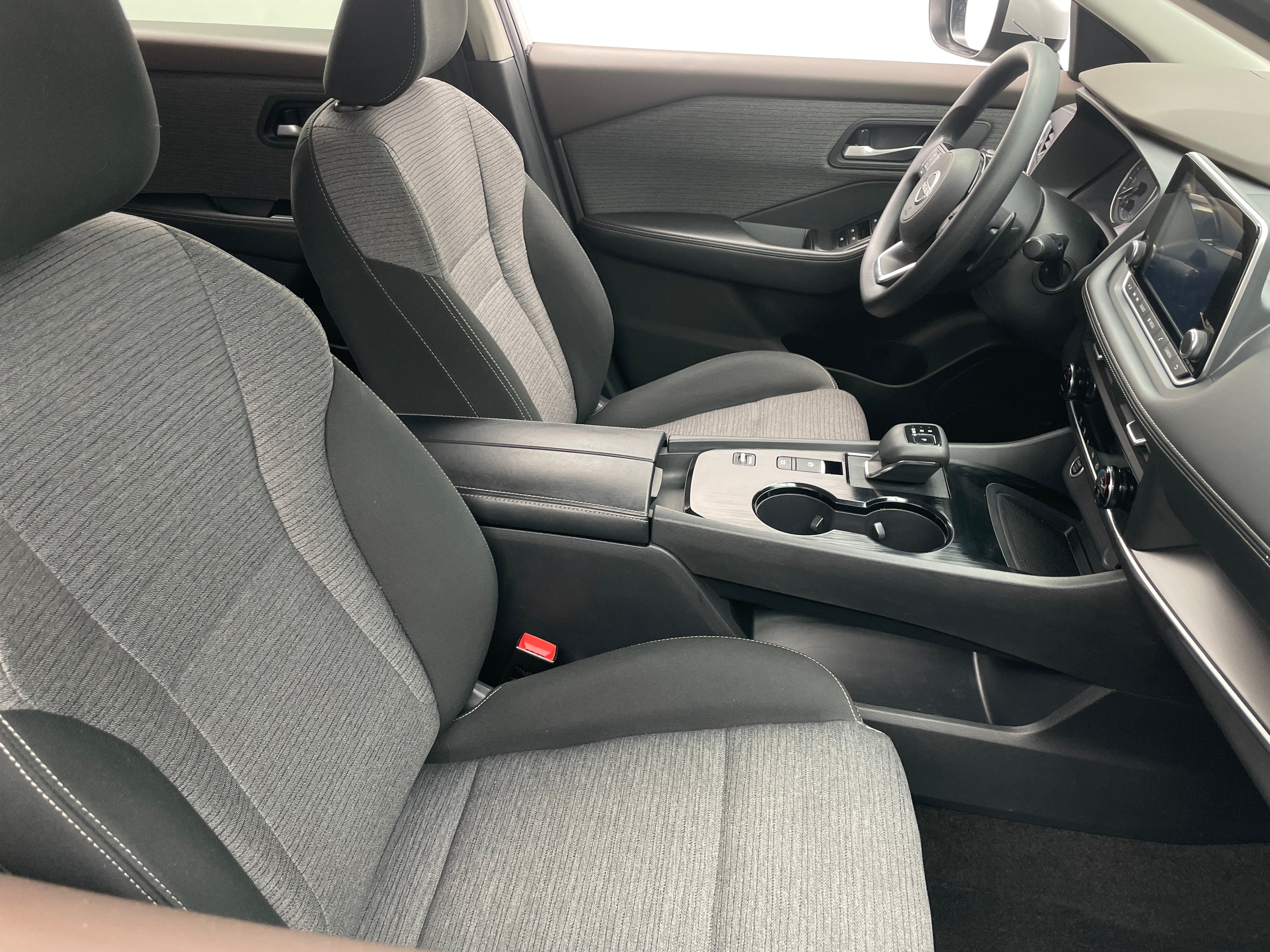 2023 Nissan Rogue SV 2