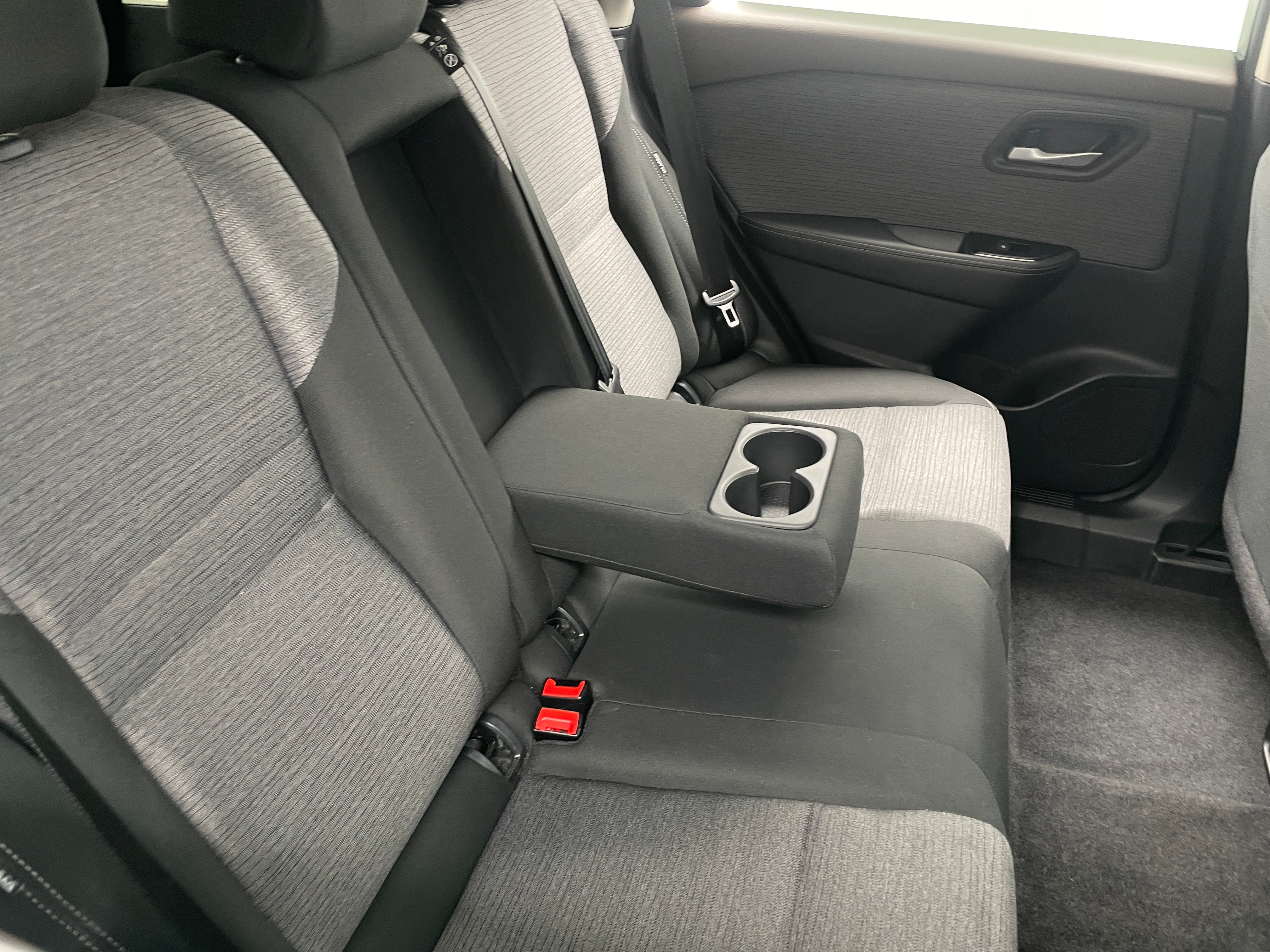 2023 Nissan Rogue SV 6