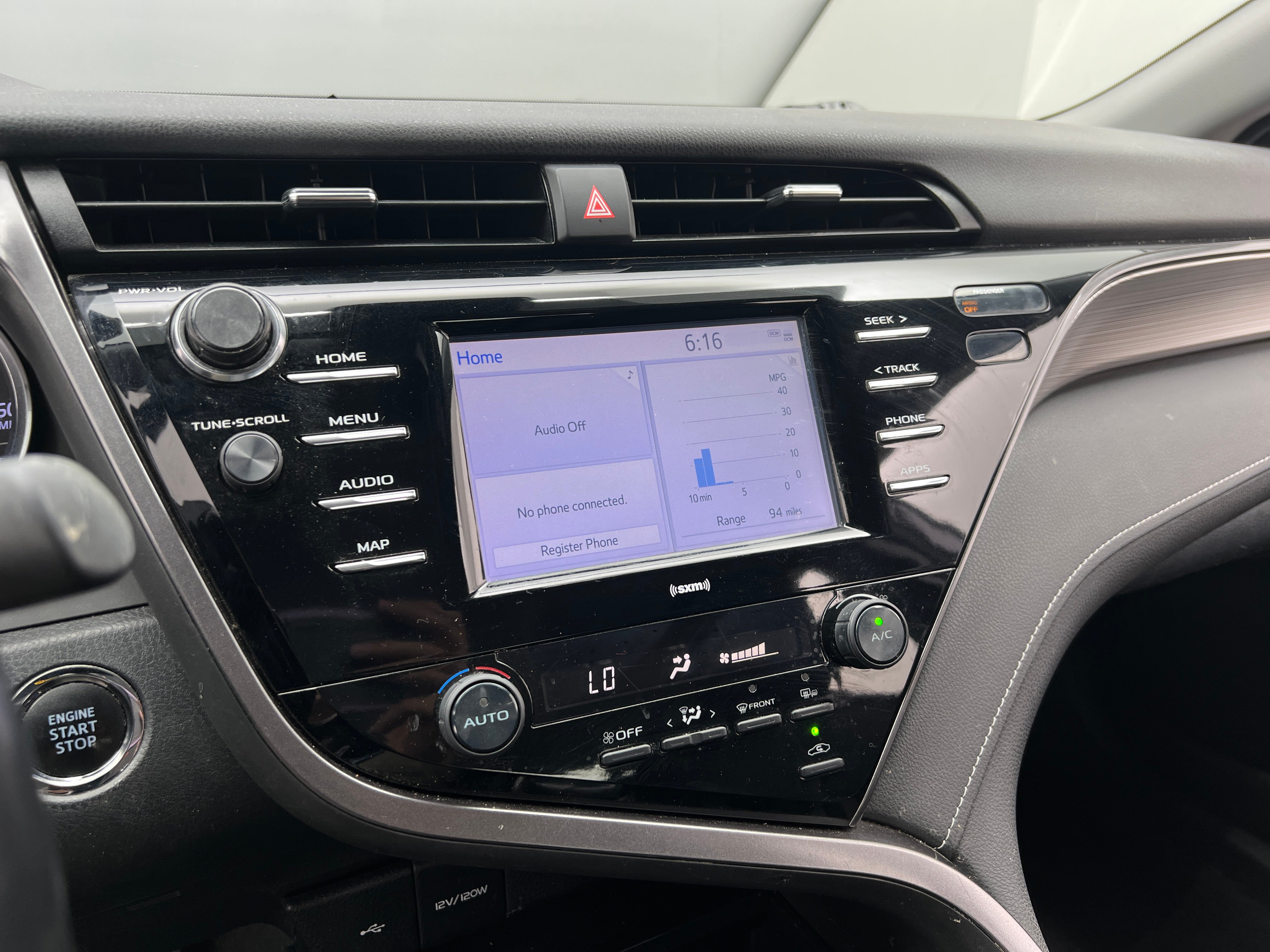 2020 Toyota Camry SE 4