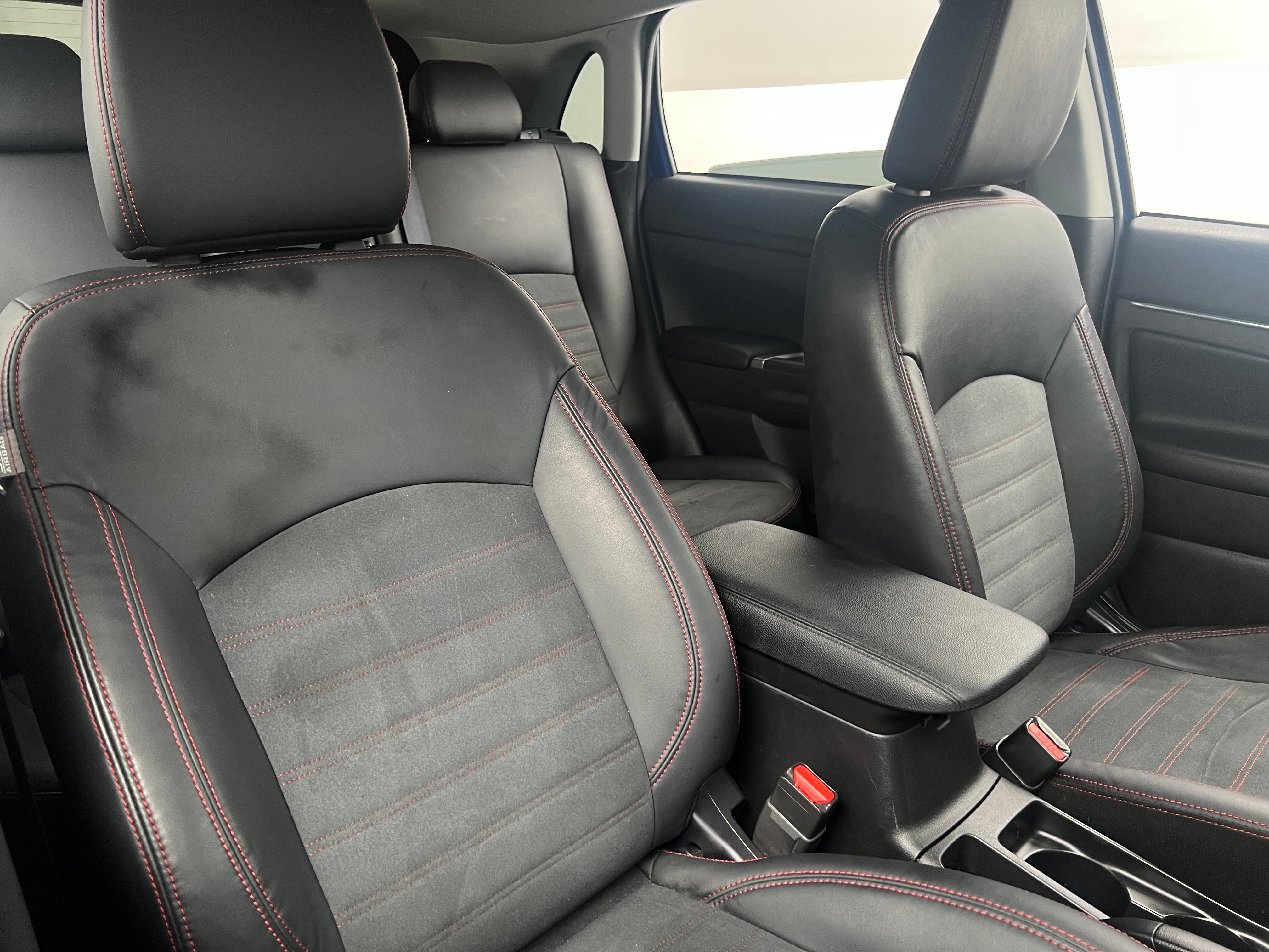 2022 Mitsubishi Outlander Sport SE 2