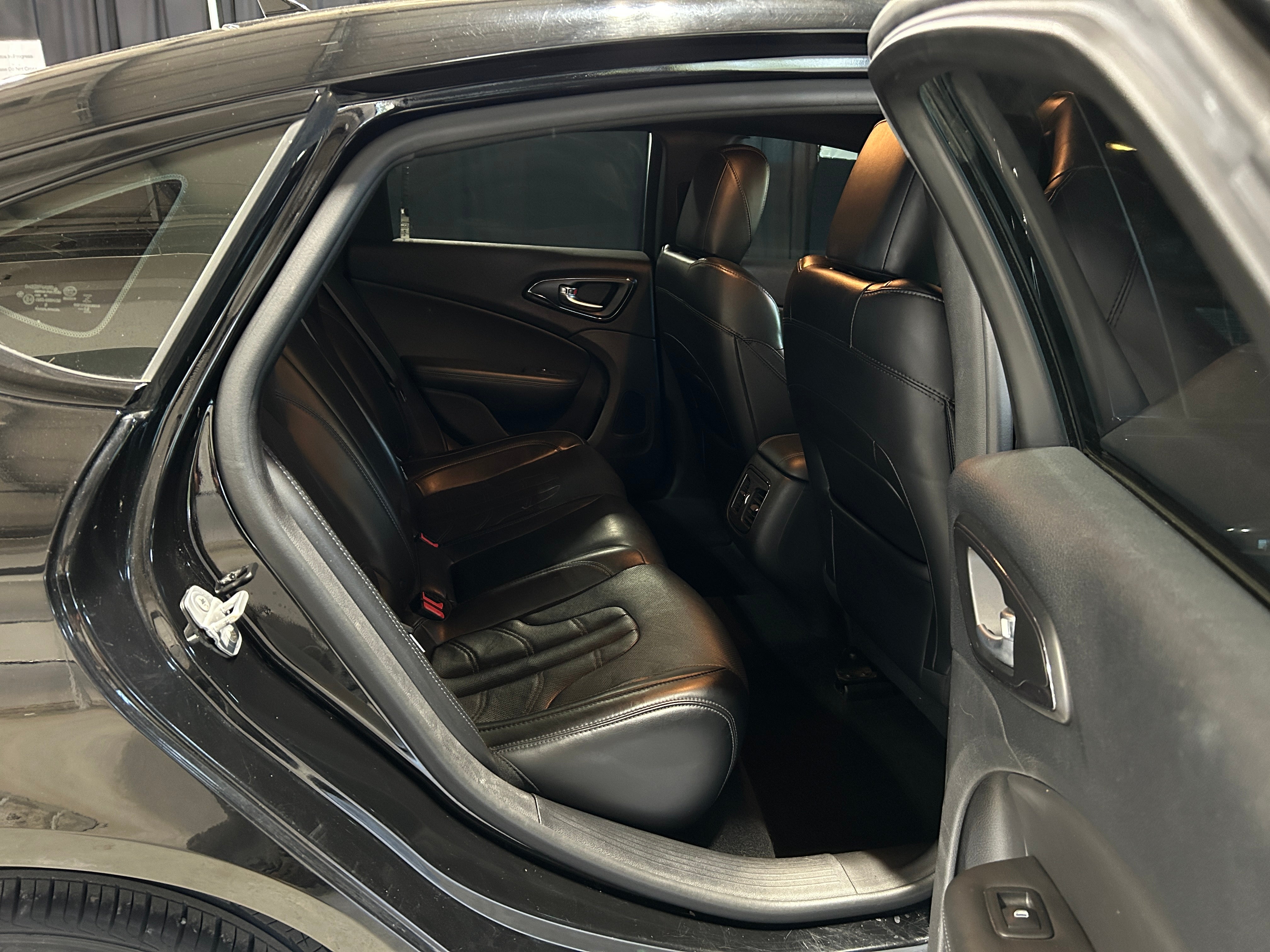 2016 Chrysler 200 S 5
