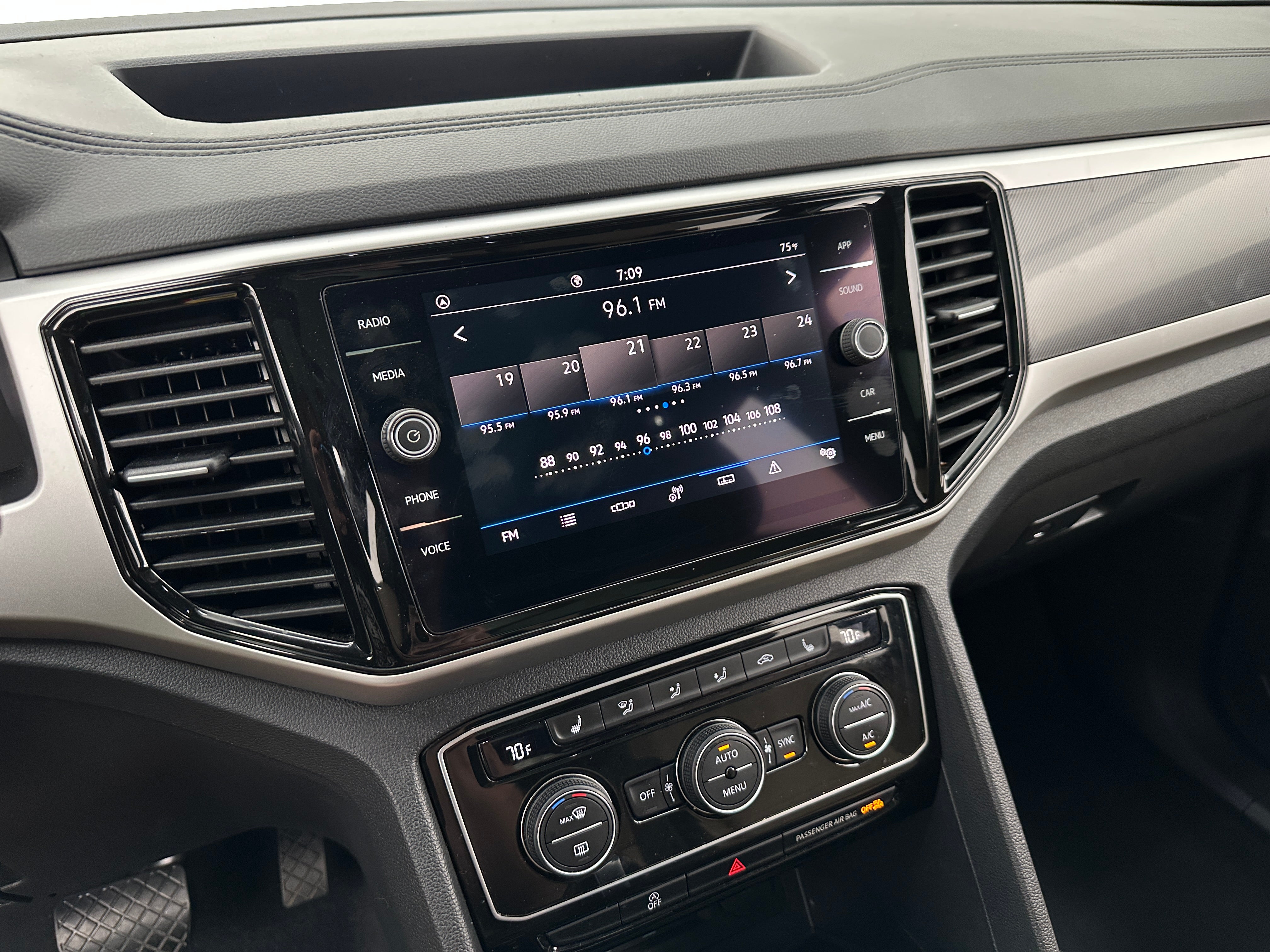 2022 Volkswagen Atlas SE 3