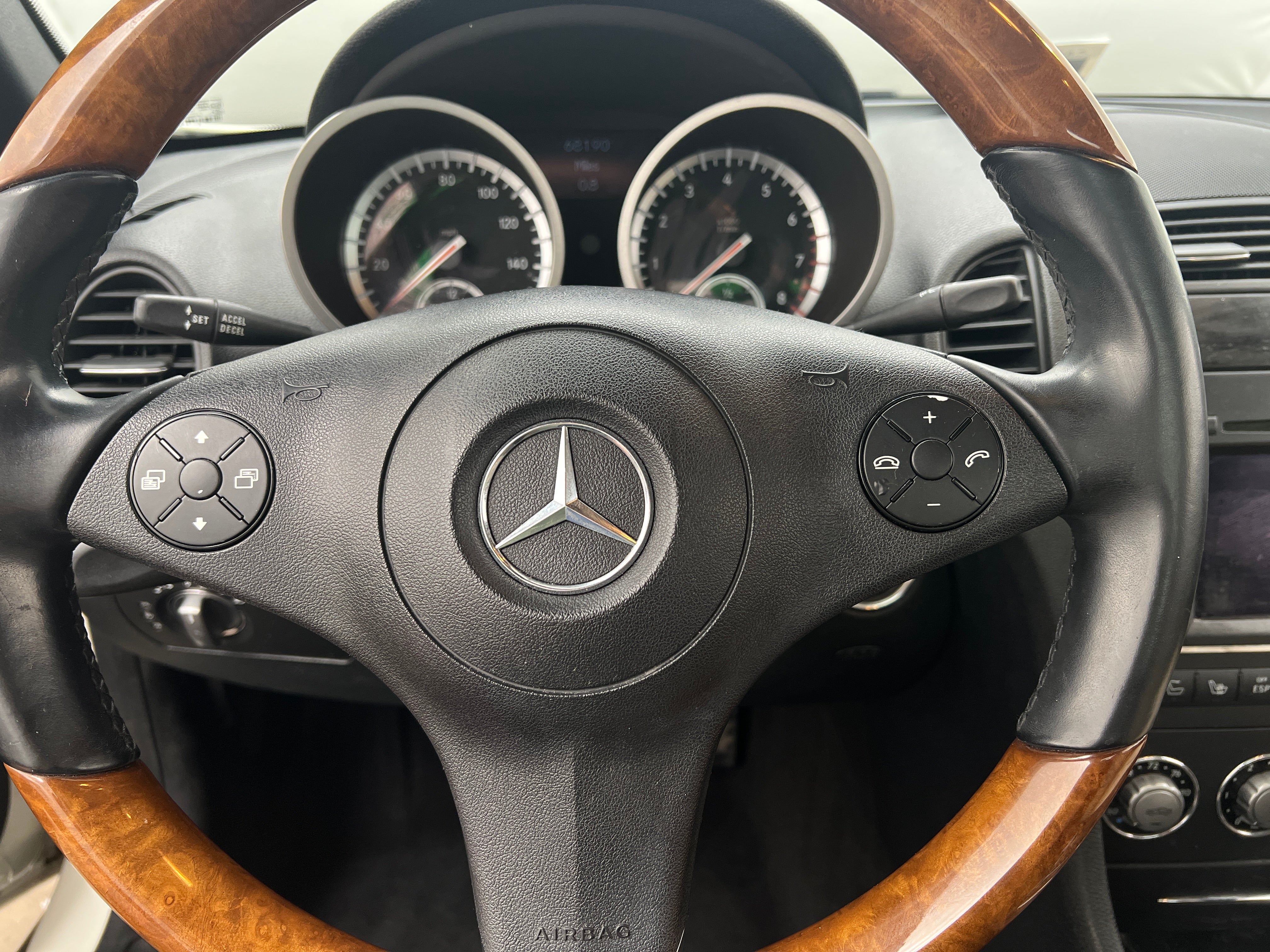 2011 Mercedes-Benz SLK 300 4