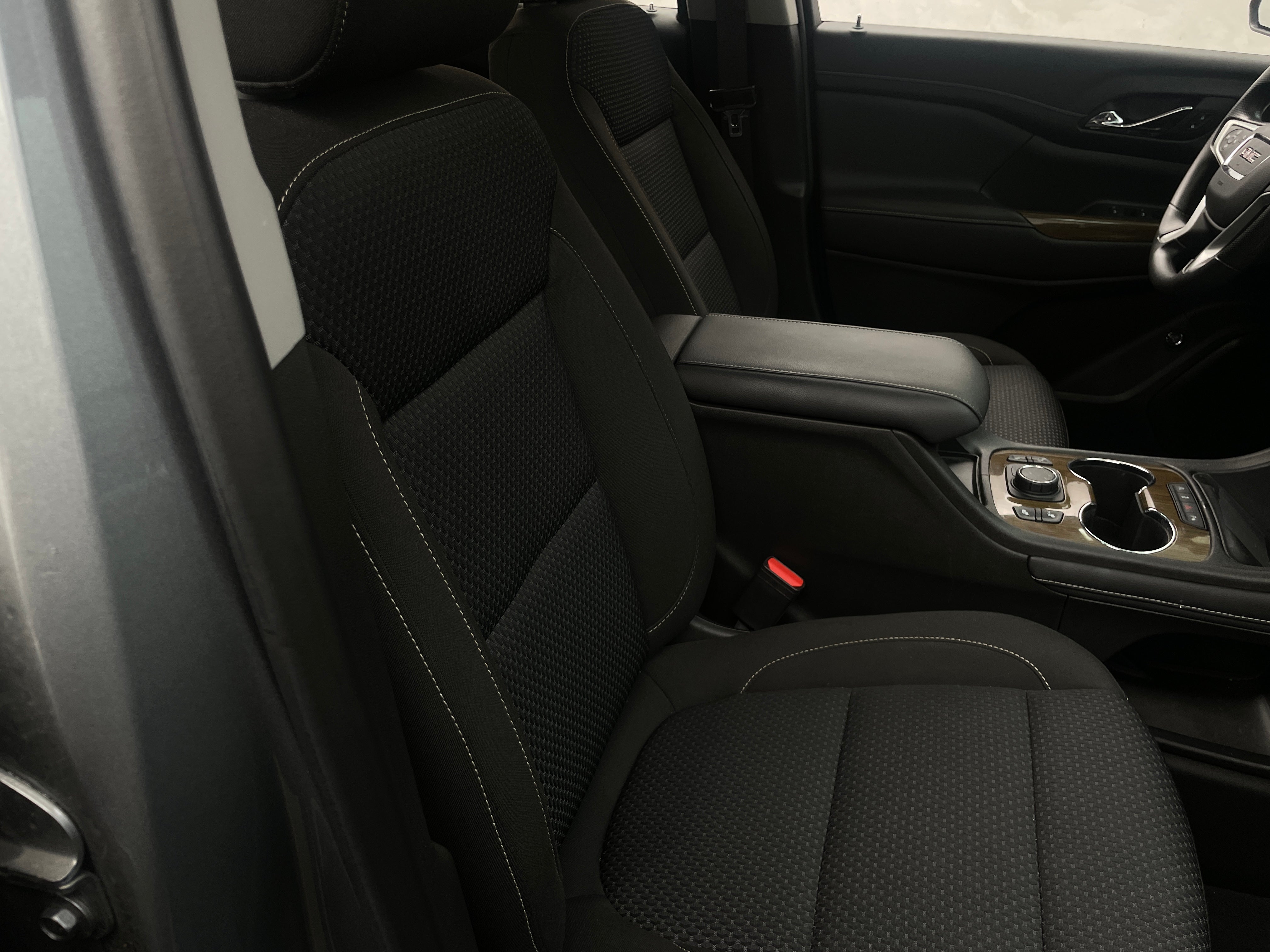 2023 GMC Acadia SLE 2