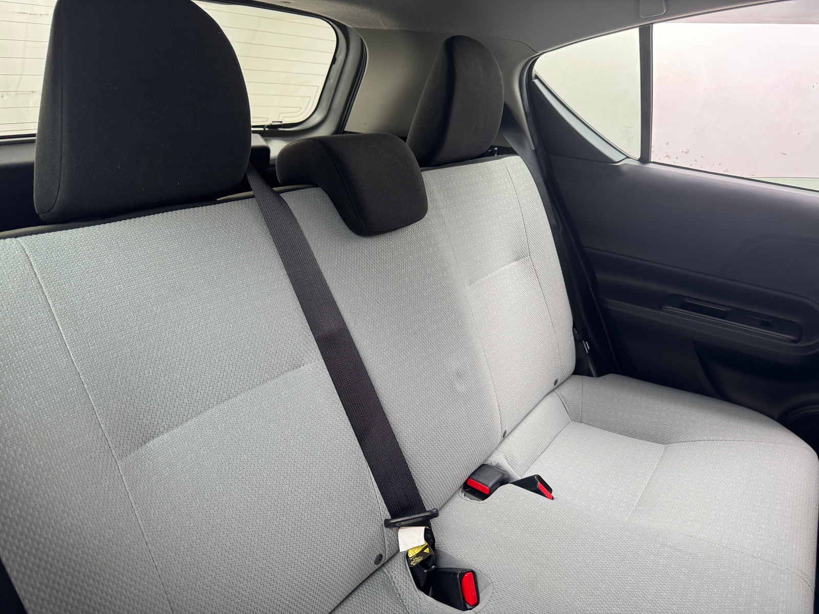 Thumbnail: 2016 Toyota Prius c - 6