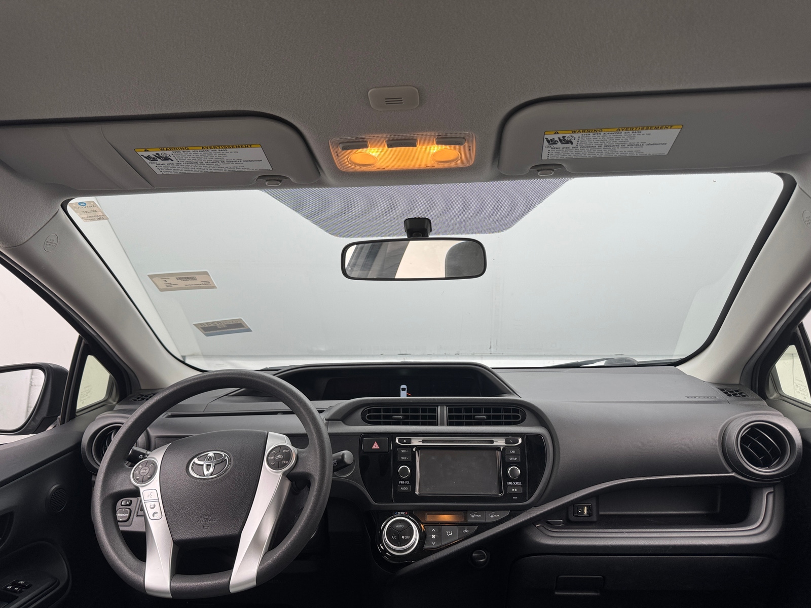 Thumbnail: 2016 Toyota Prius c - 3