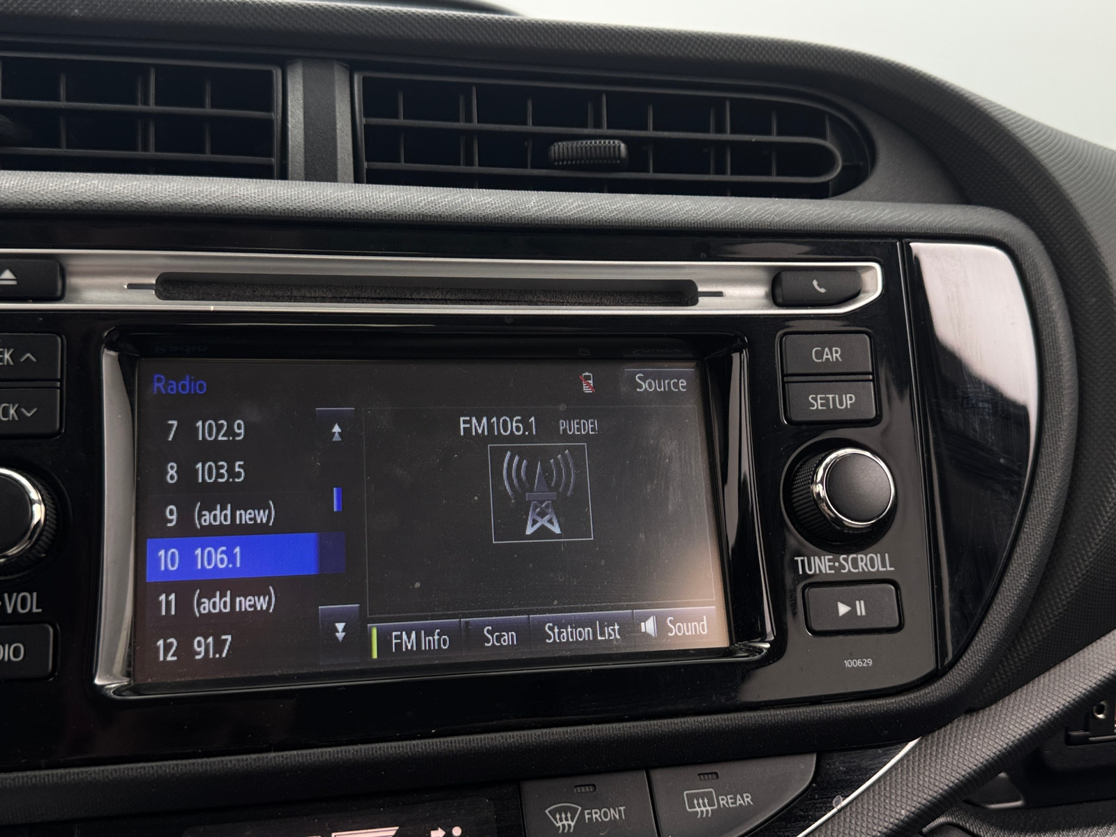 Thumbnail: 2016 Toyota Prius c - 4