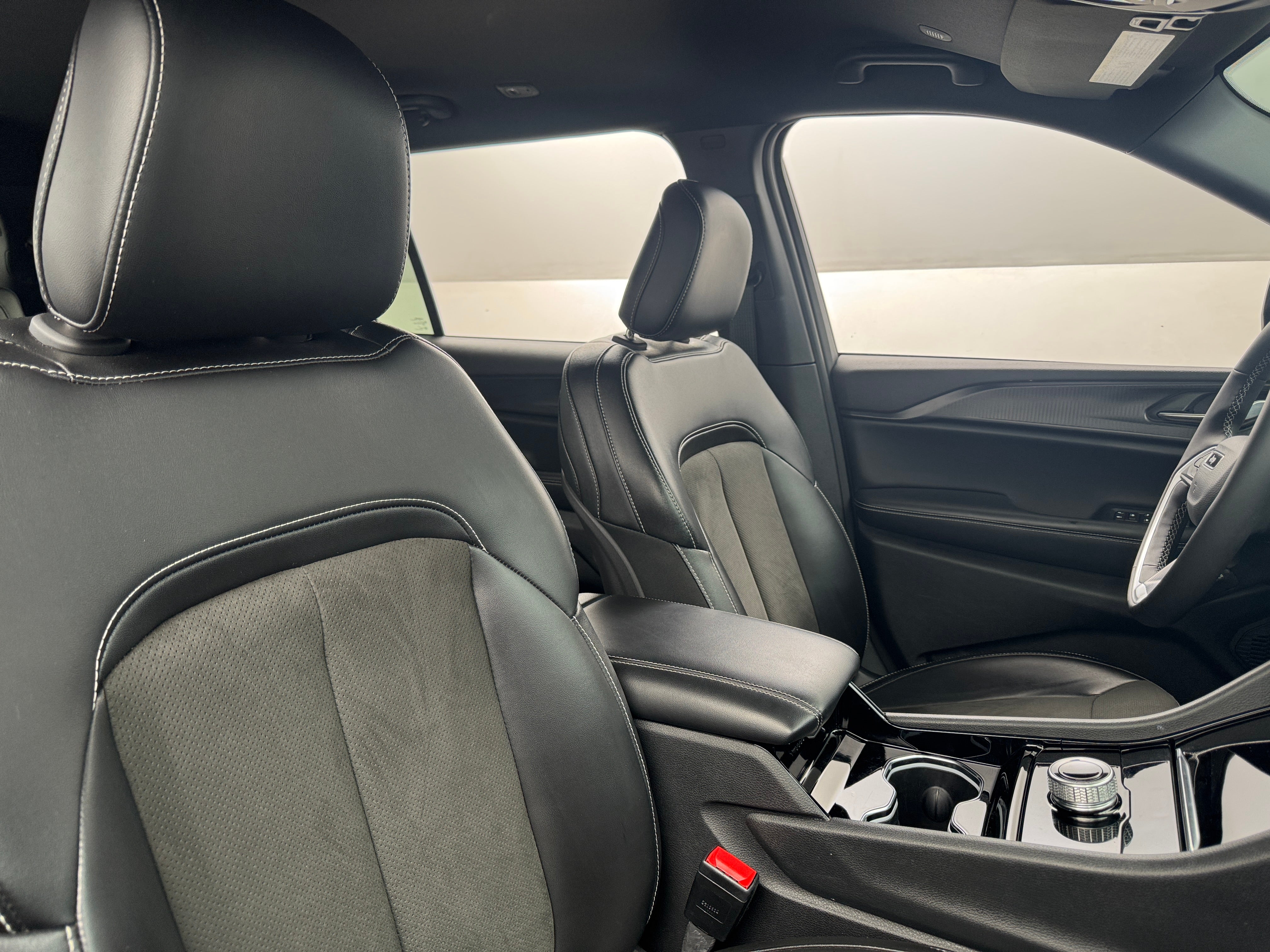 2023 Jeep Grand Cherokee L Altitude 2