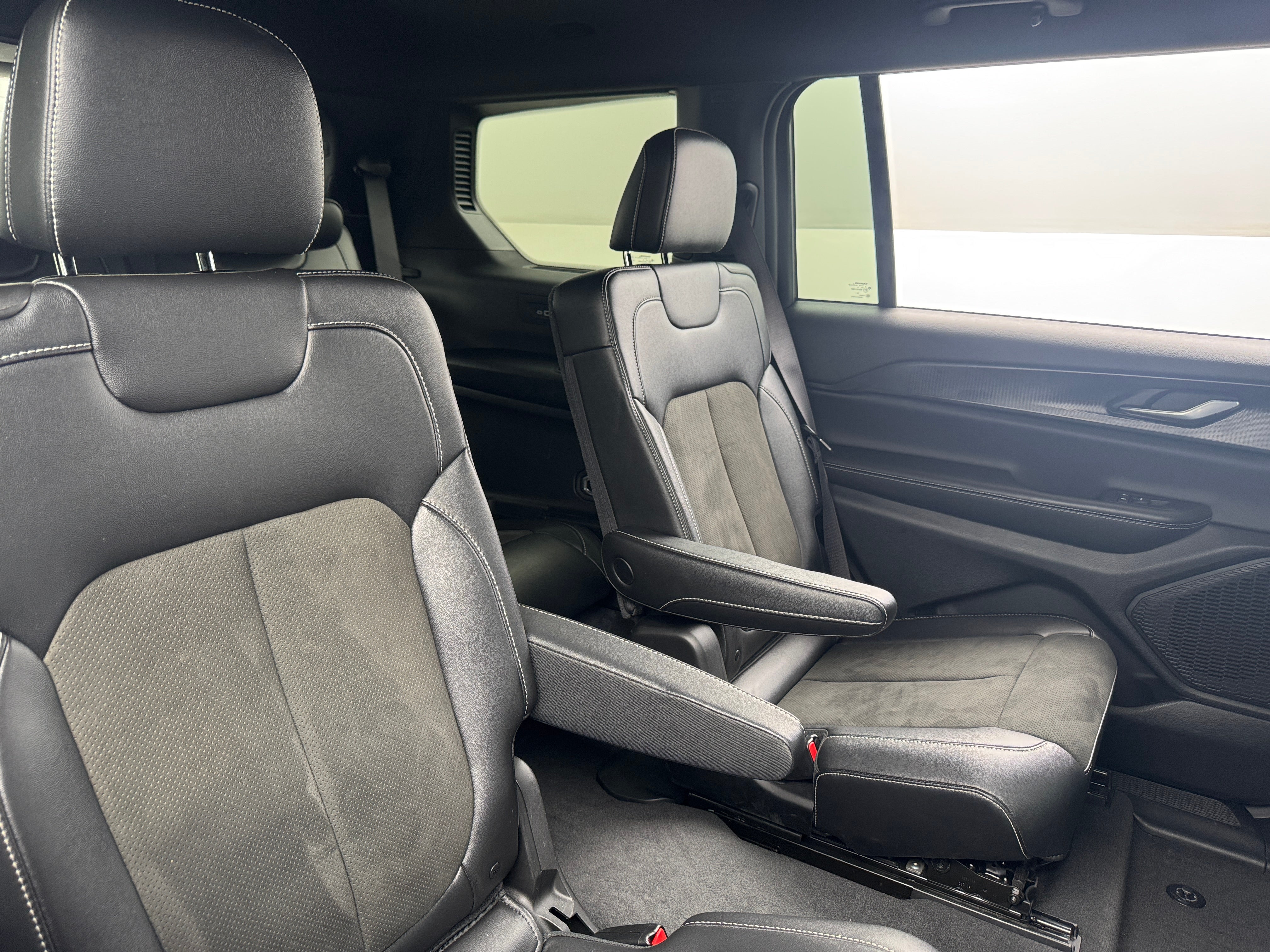 2023 Jeep Grand Cherokee L Altitude 6