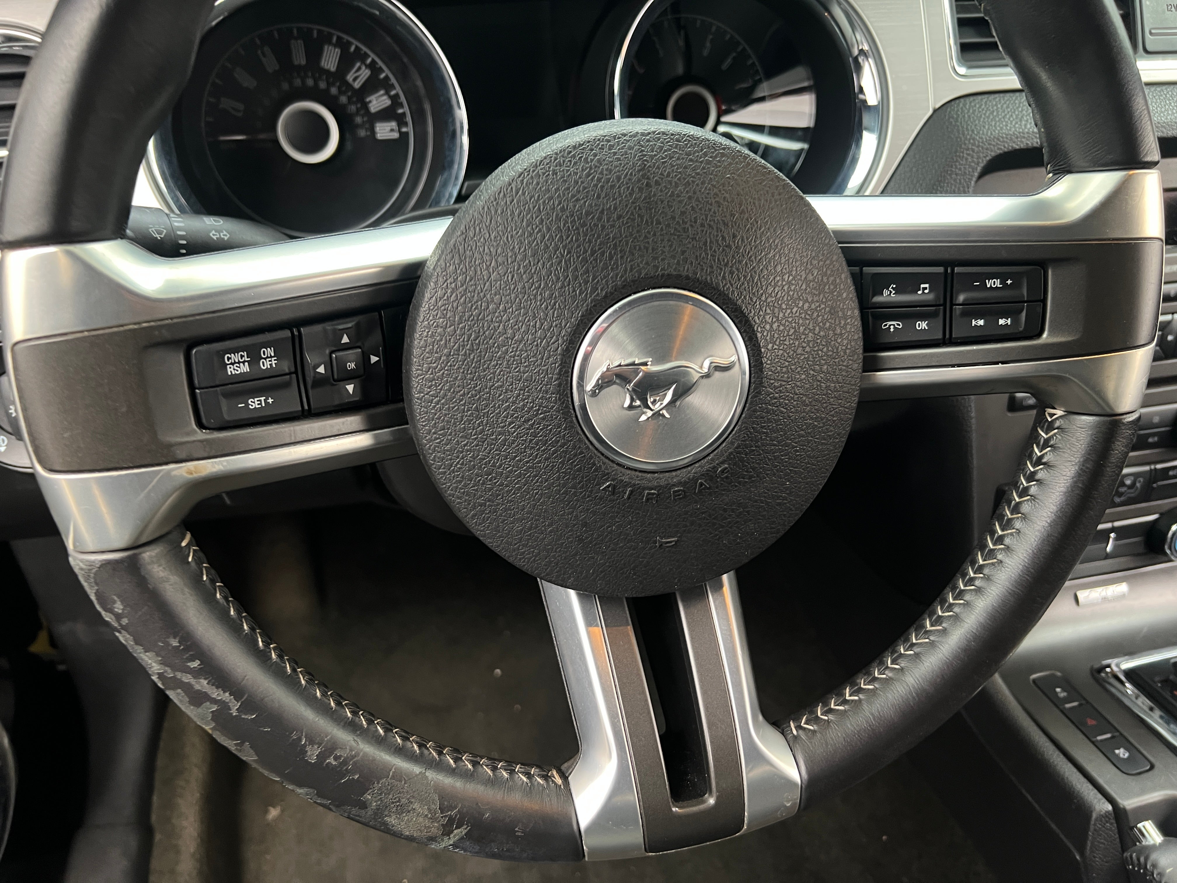 2014 Ford Mustang Premium 3