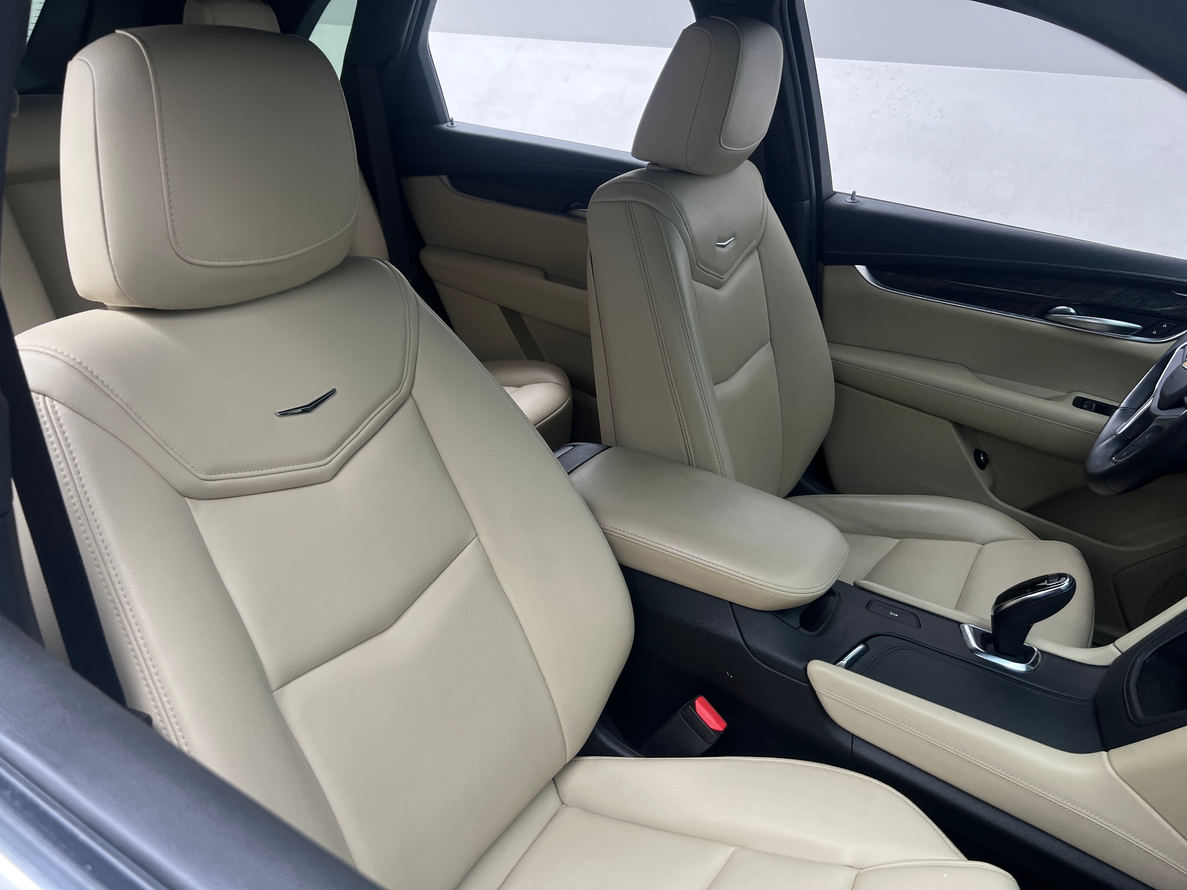 2017 Cadillac XT5 Base 2
