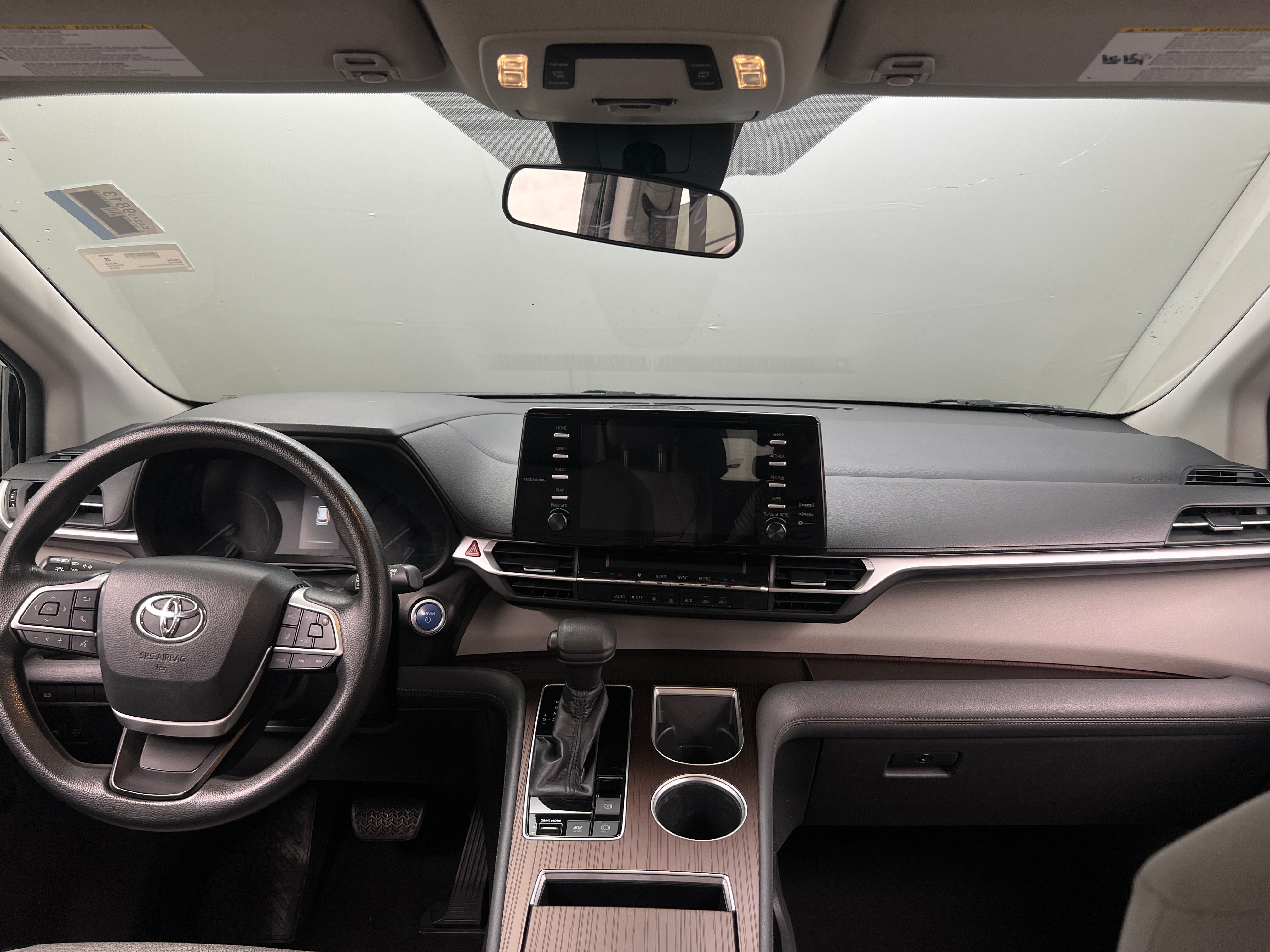 2021 Toyota Sienna LE 3