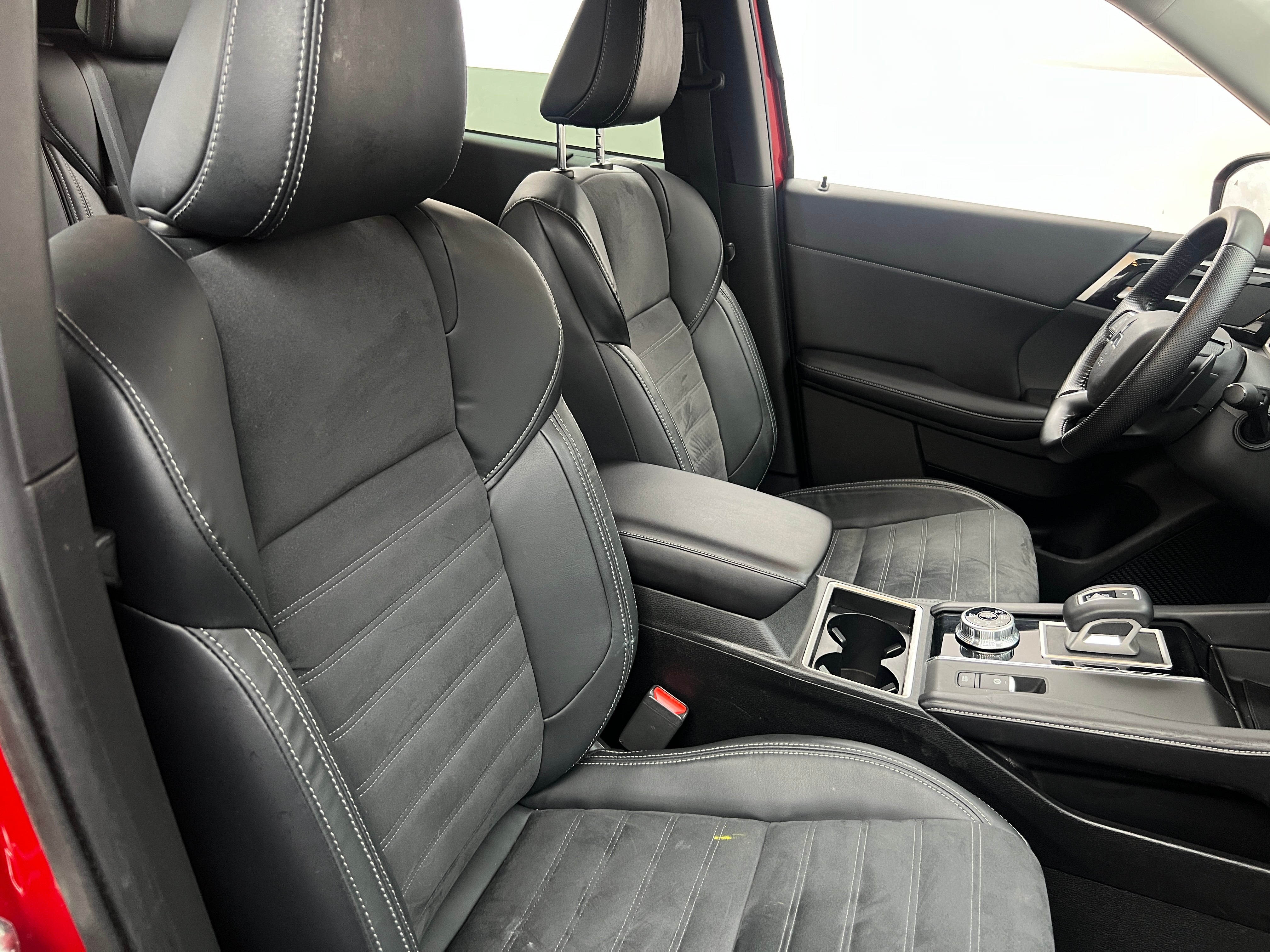 2022 Mitsubishi Outlander SE 2