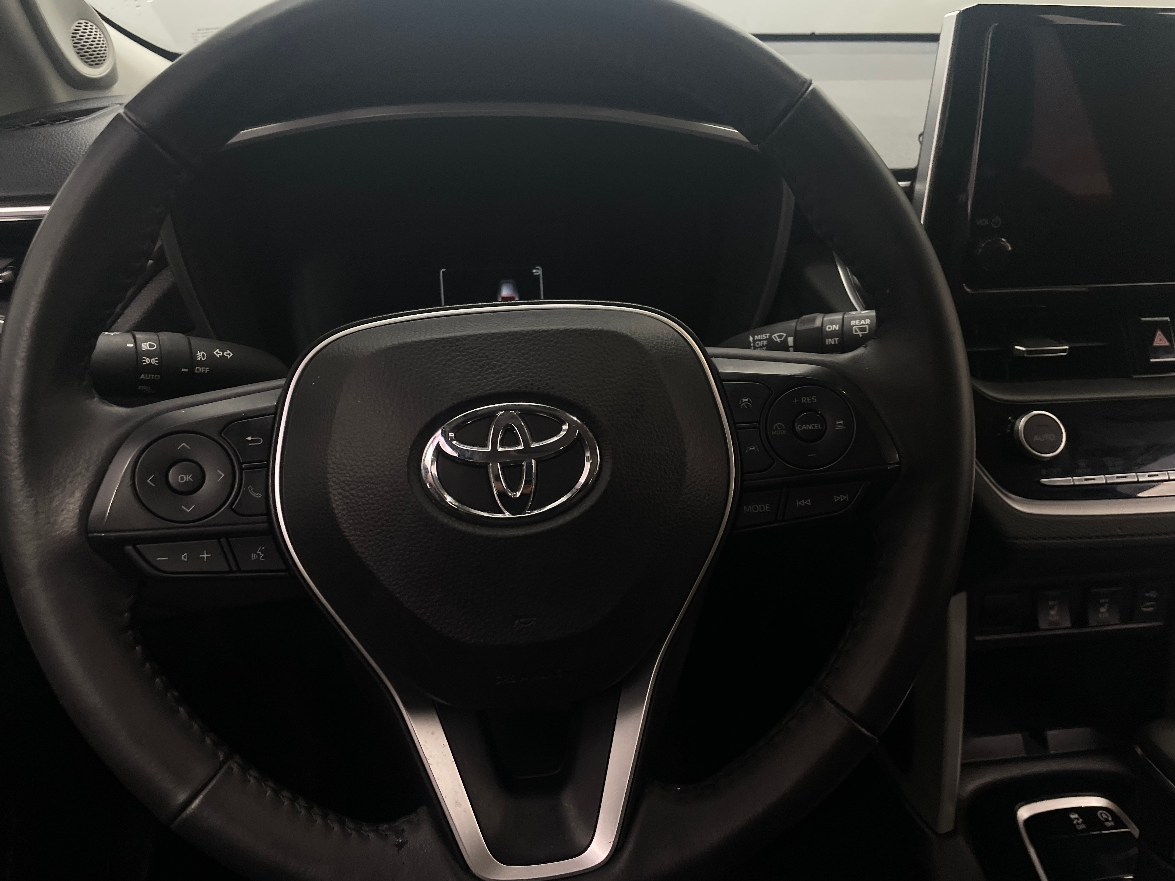 2024 Toyota Corolla Cross XLE 5