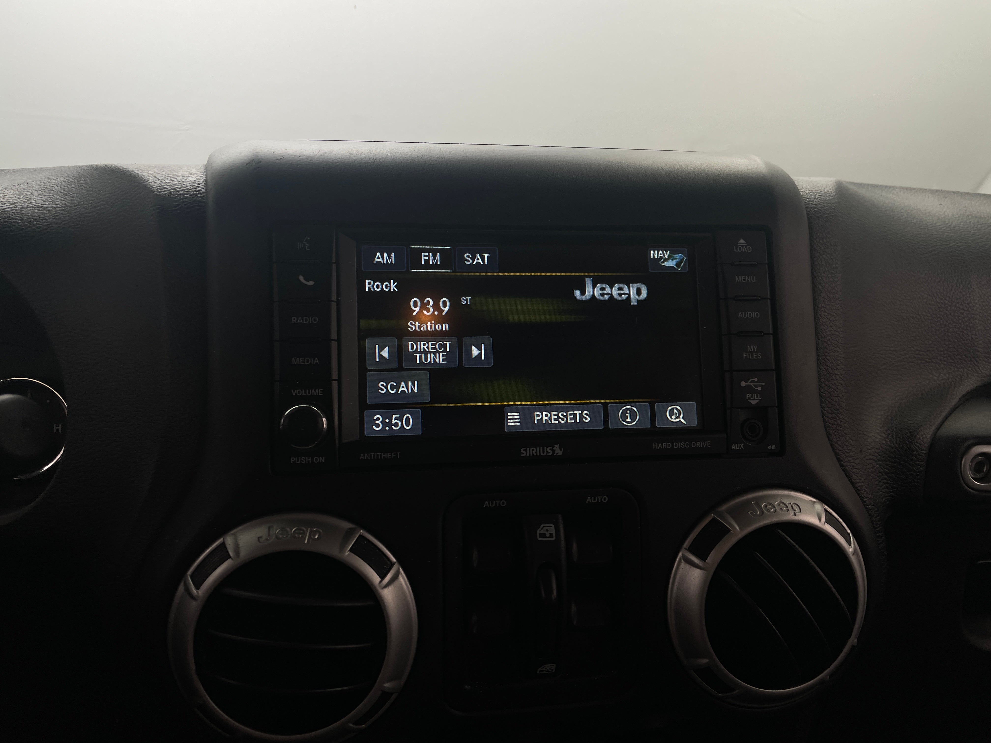 2016 Jeep Wrangler Unlimited Sahara 4