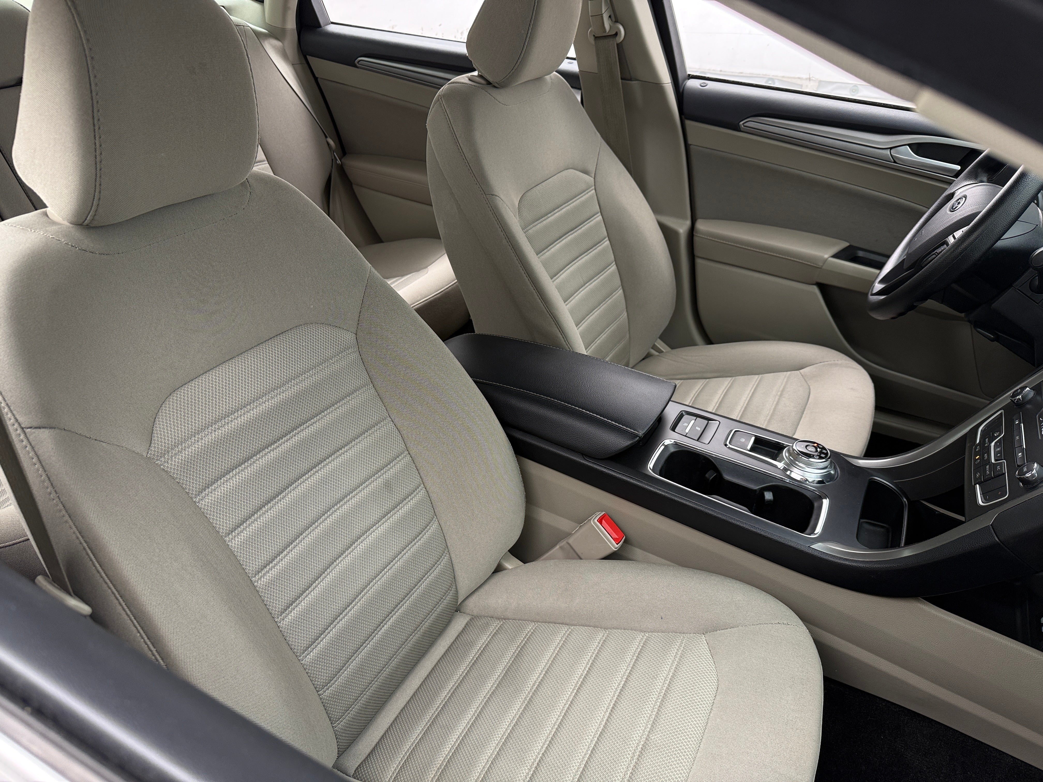 2020 Ford Fusion SE 2