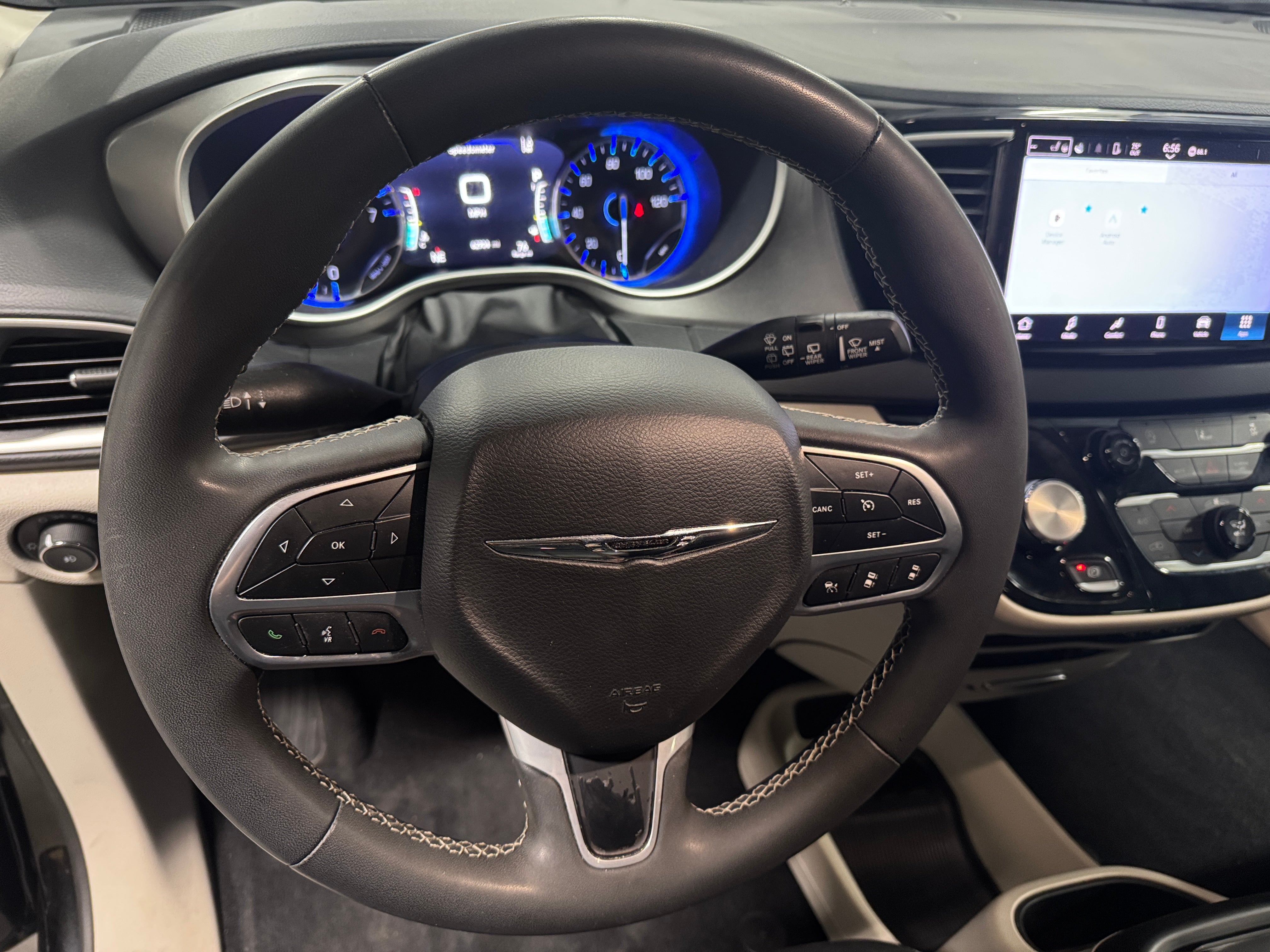 2022 Chrysler Pacifica Touring L 4