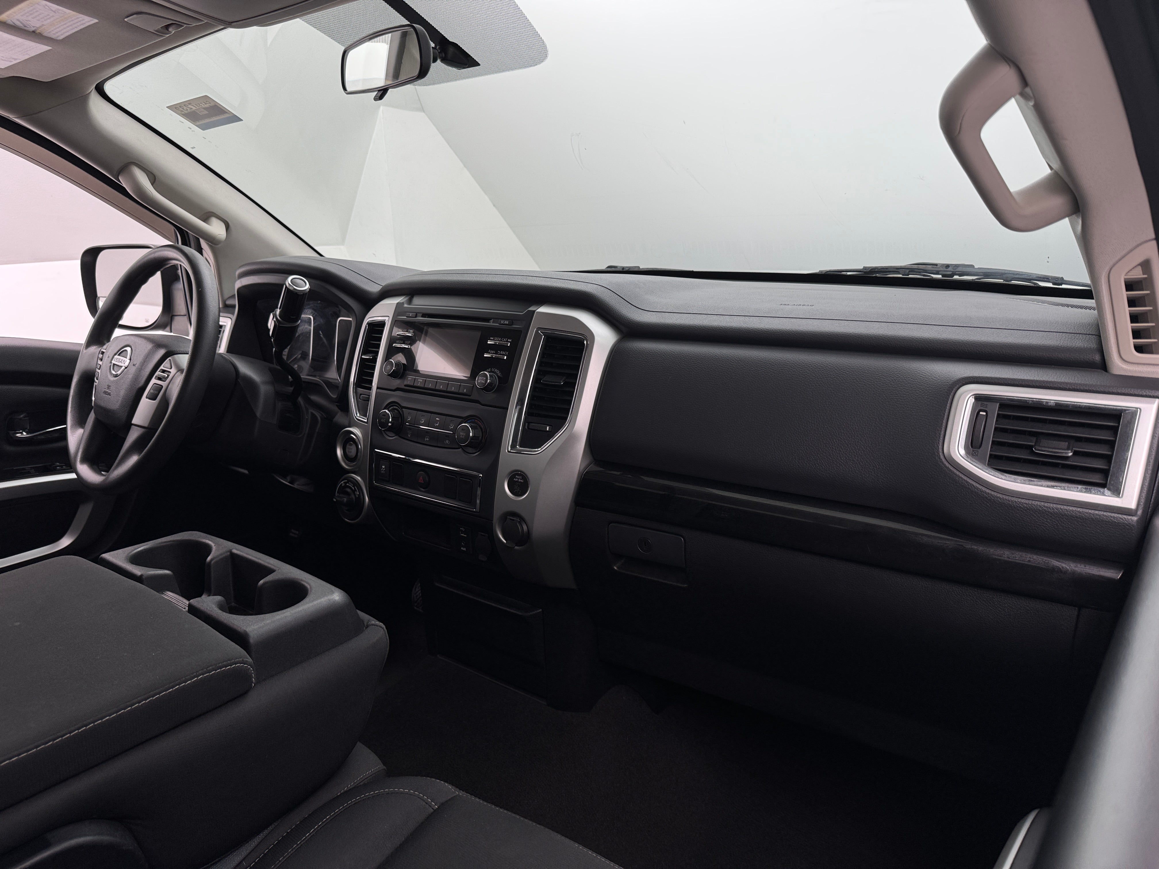 2017 Nissan Titan SV 3