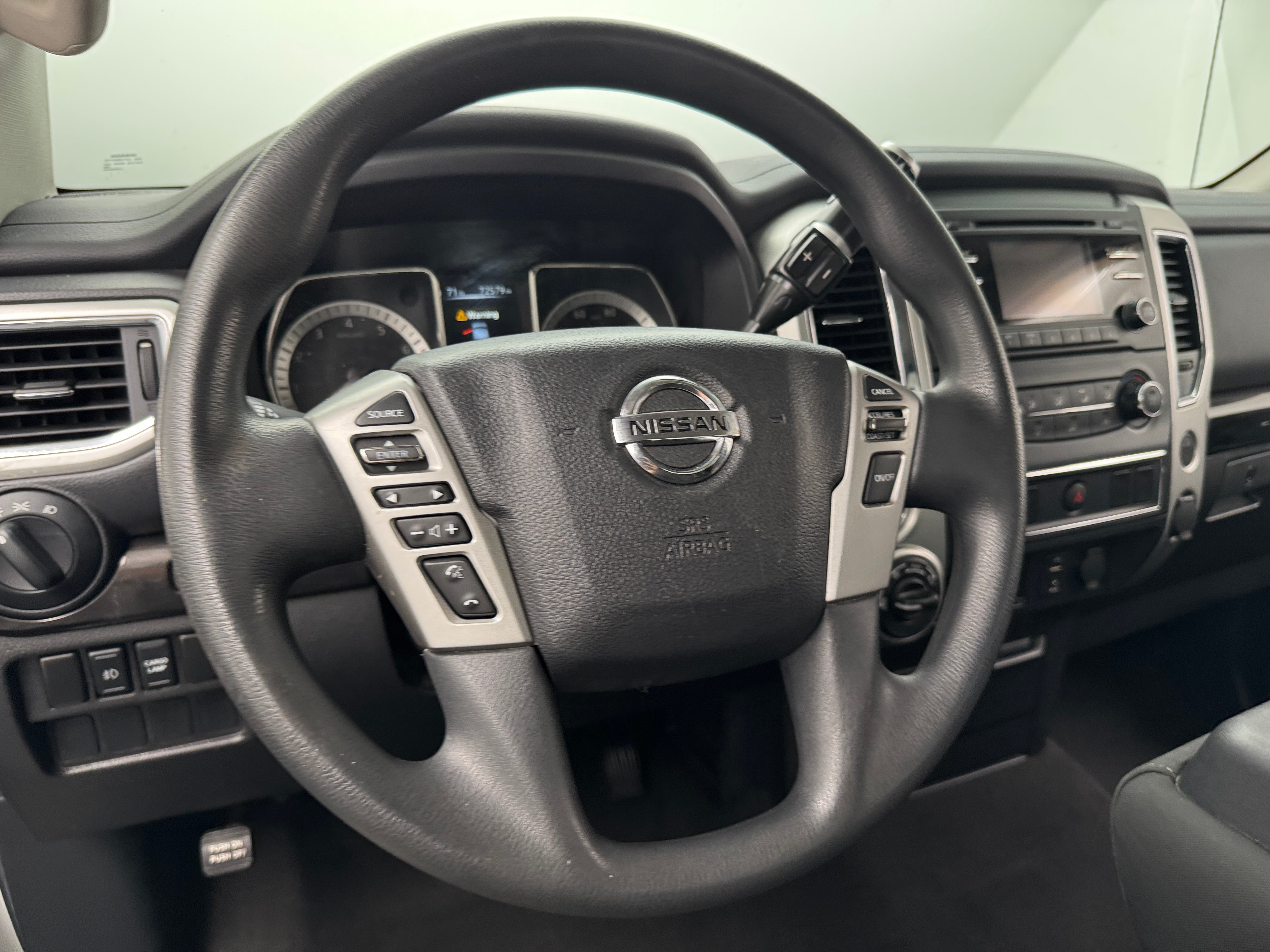 2017 Nissan Titan SV 5