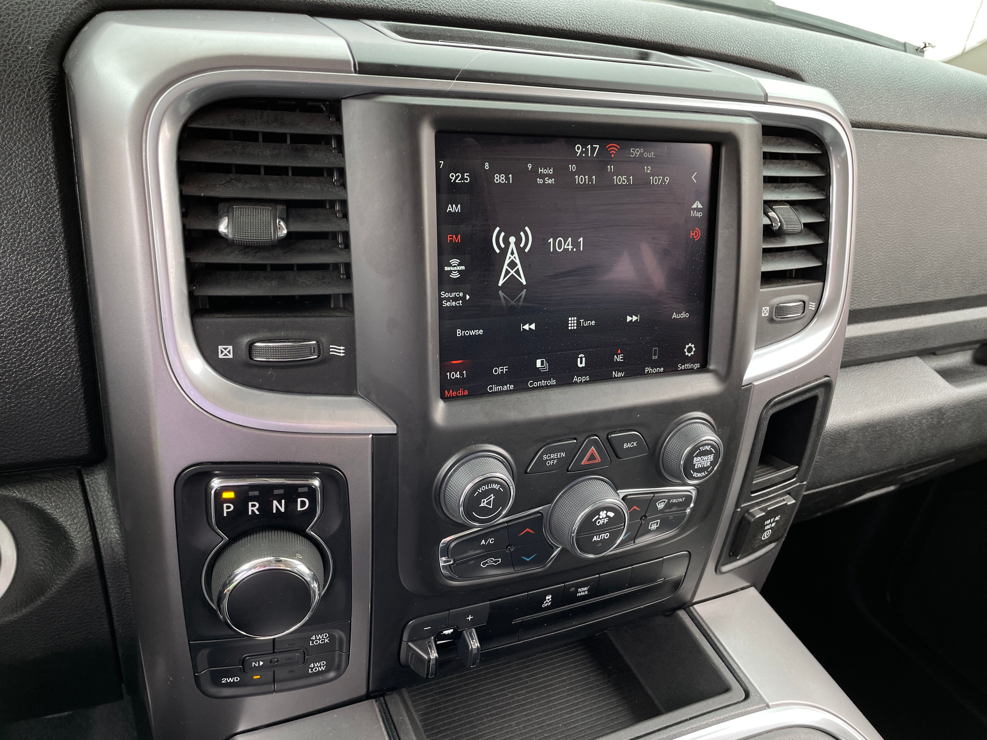 2023 RAM 1500 Classic SLT 4