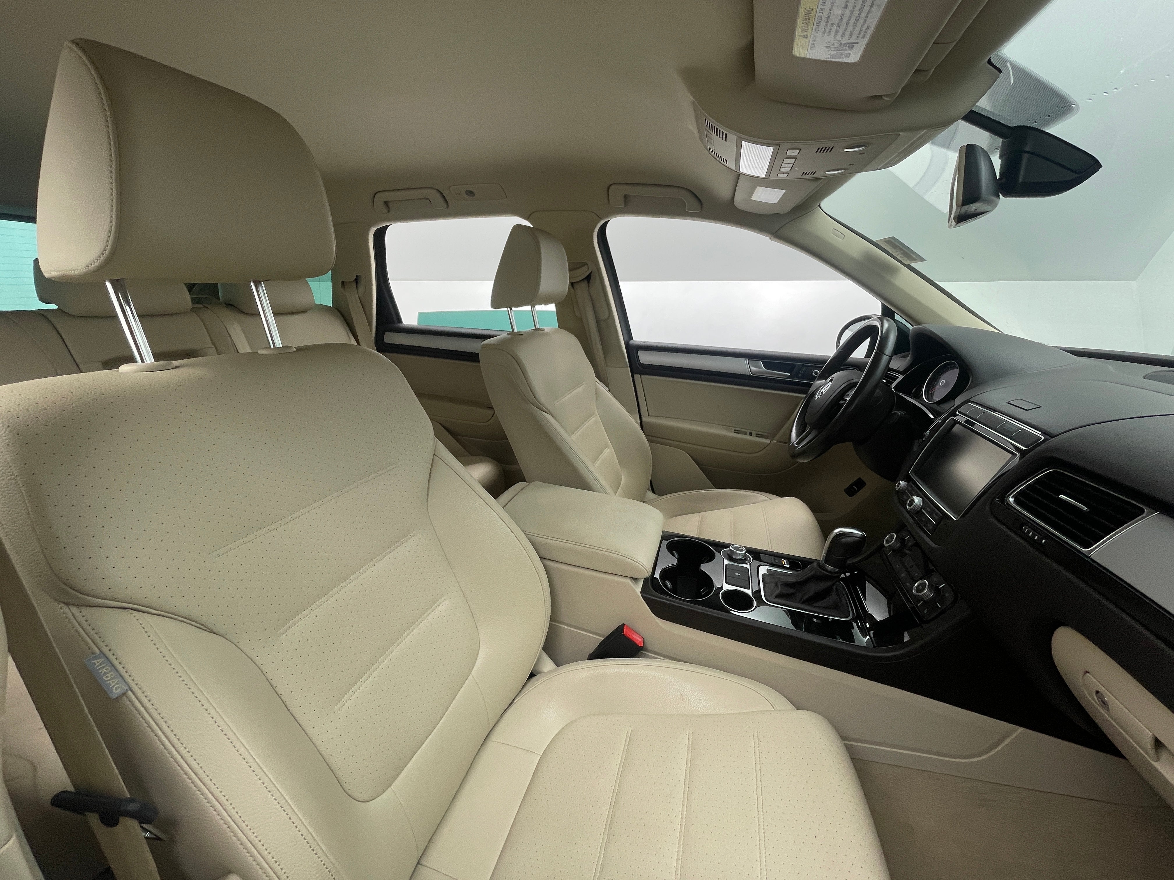 2016 Volkswagen Touareg VR6 Sport 2