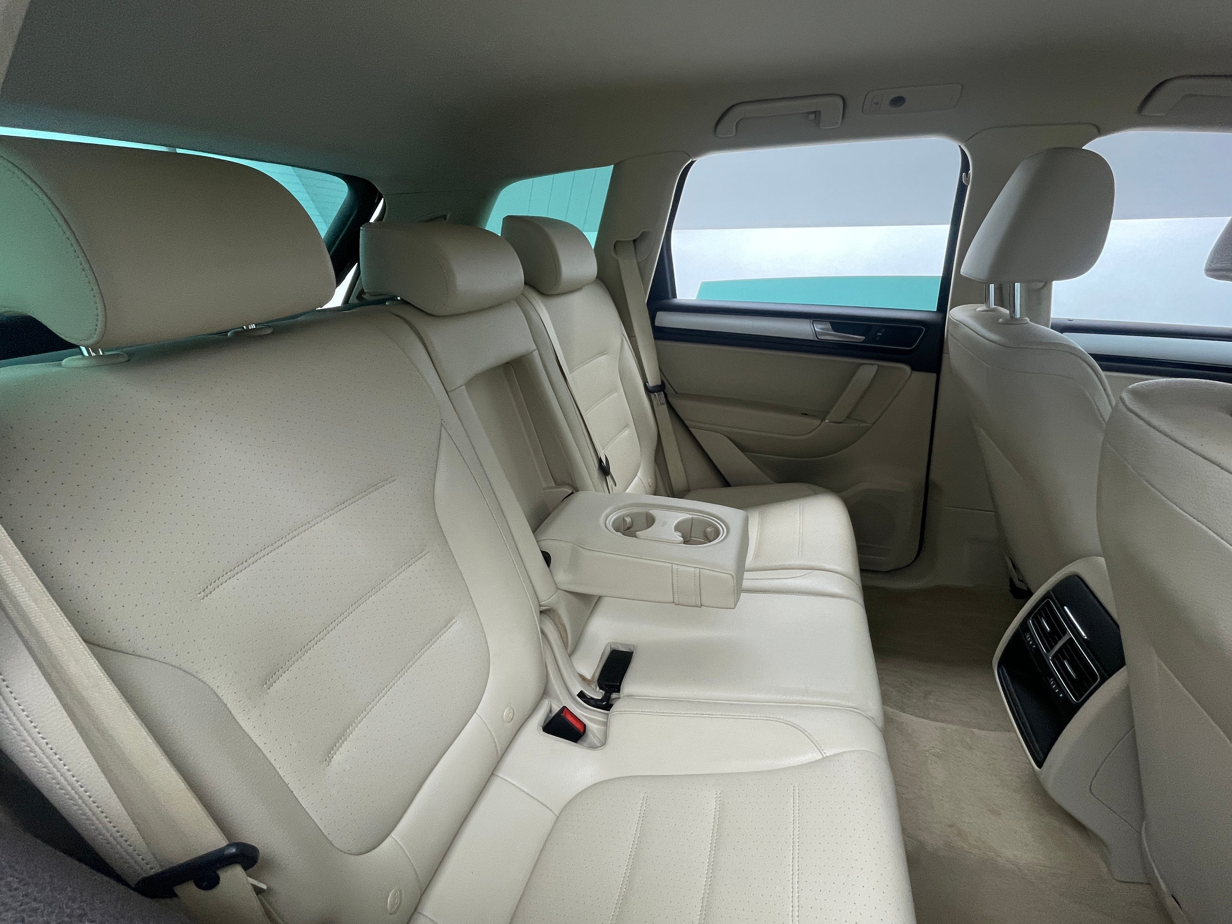 2016 Volkswagen Touareg VR6 Sport 6