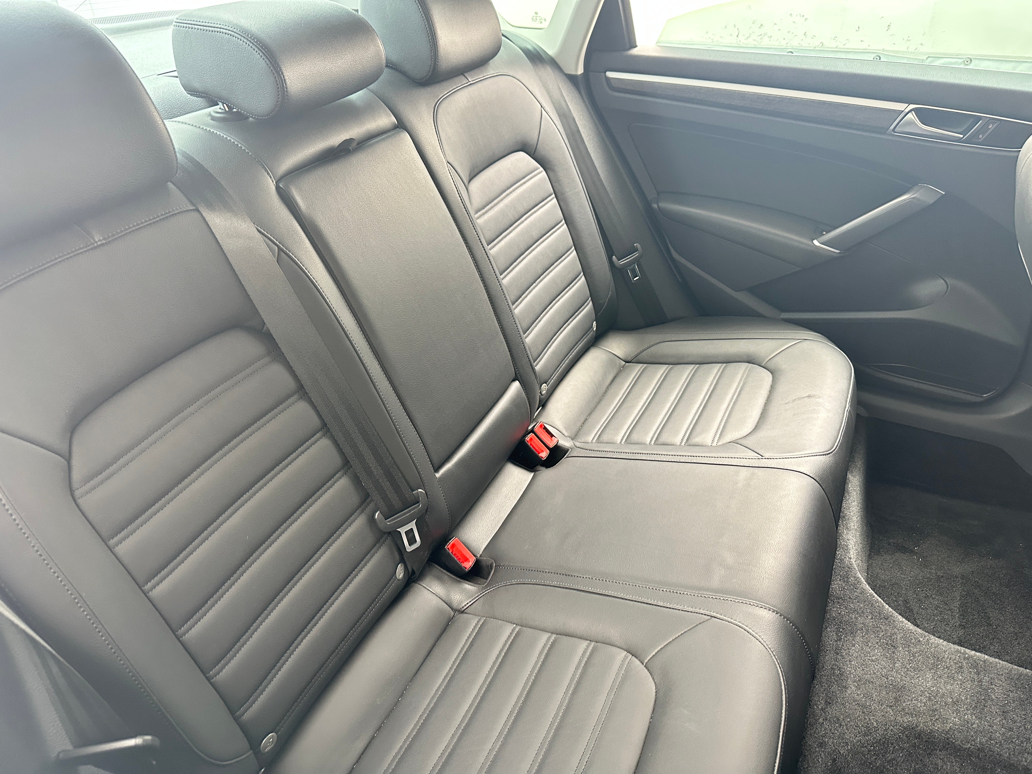 2017 Volkswagen Passat SEL 5