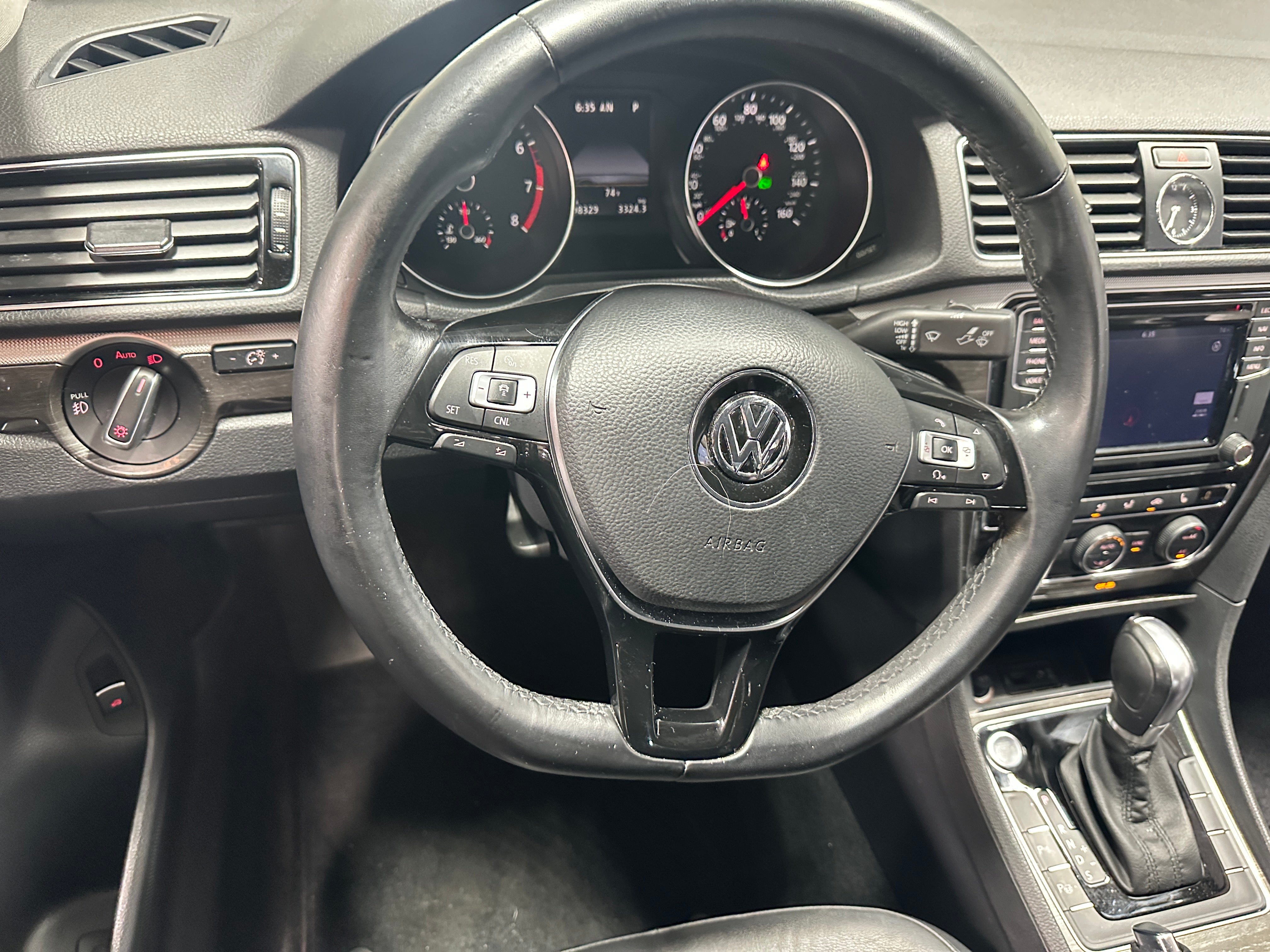 2017 Volkswagen Passat SEL 4