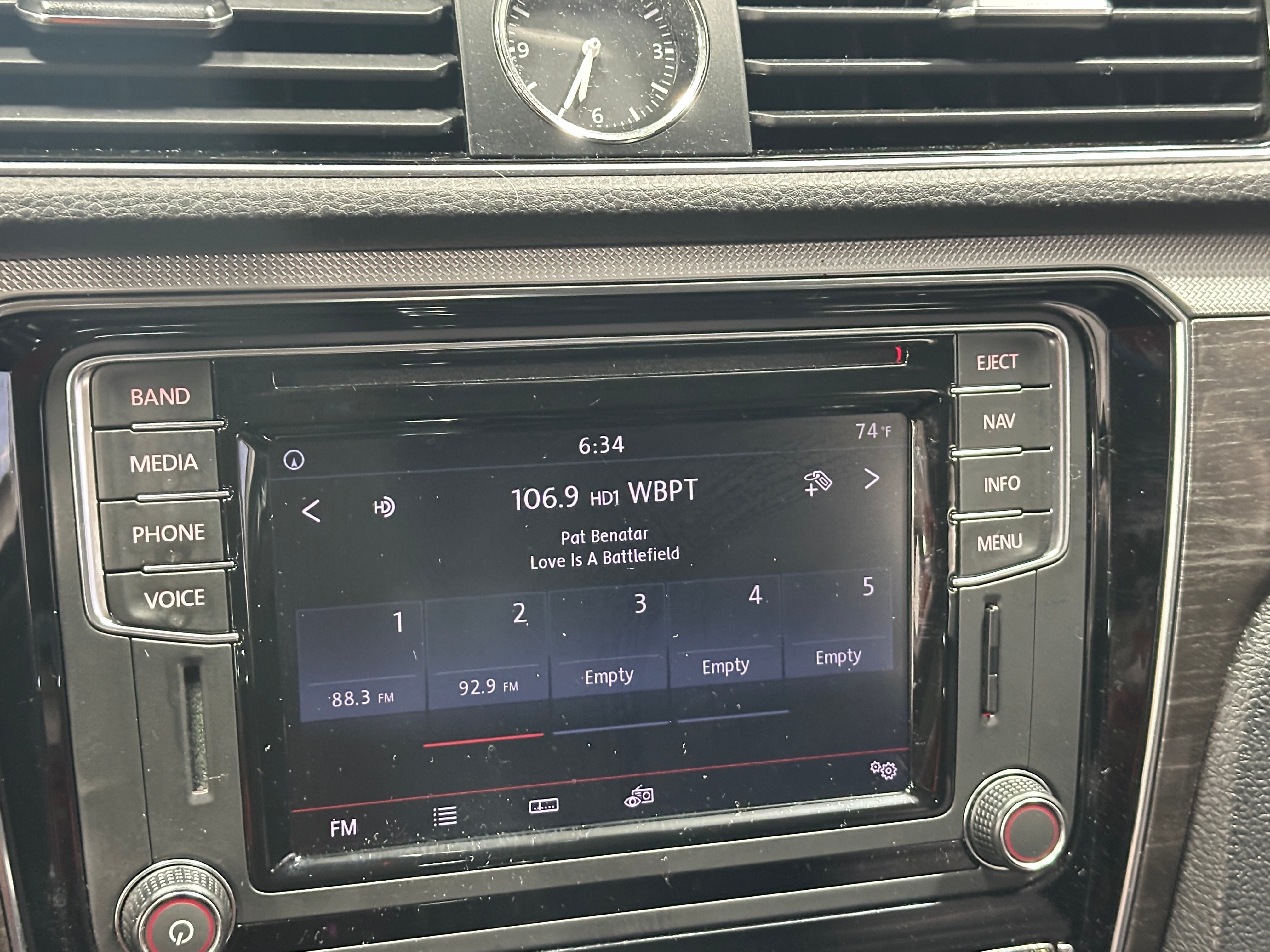 2017 Volkswagen Passat SEL 3