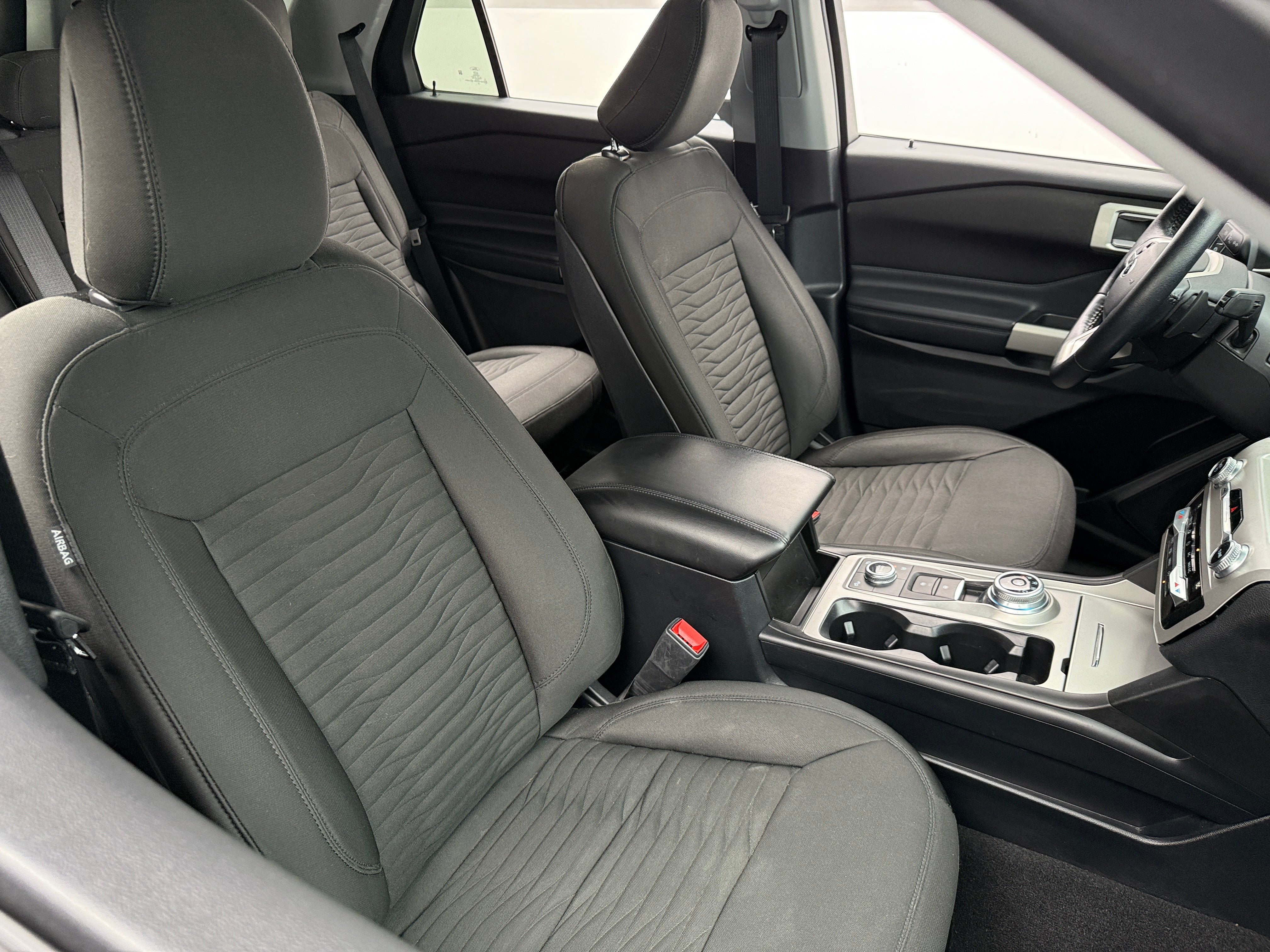 2020 Ford Explorer XLT 2