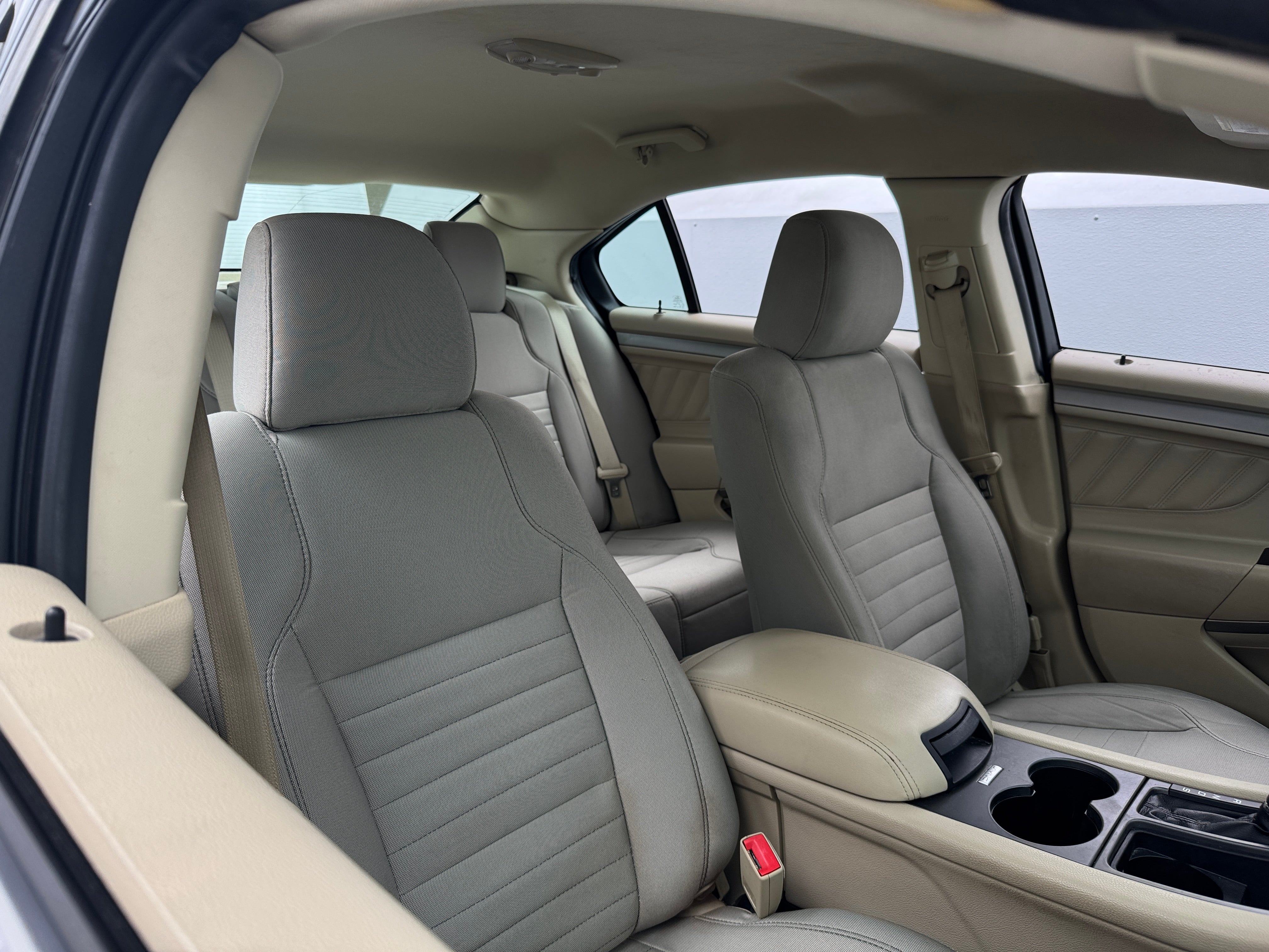 2019 Ford Taurus SE 2