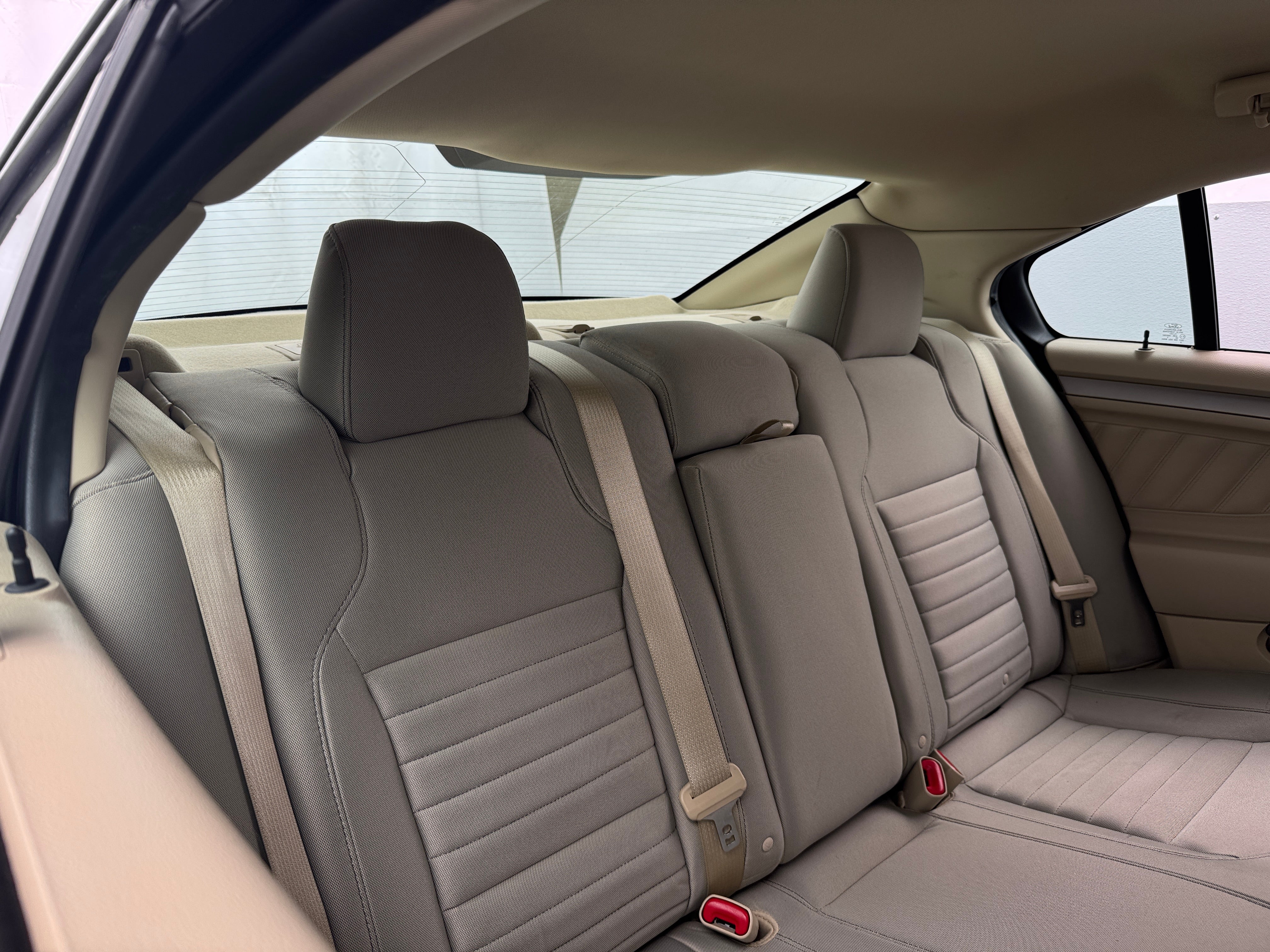 2019 Ford Taurus SE 6