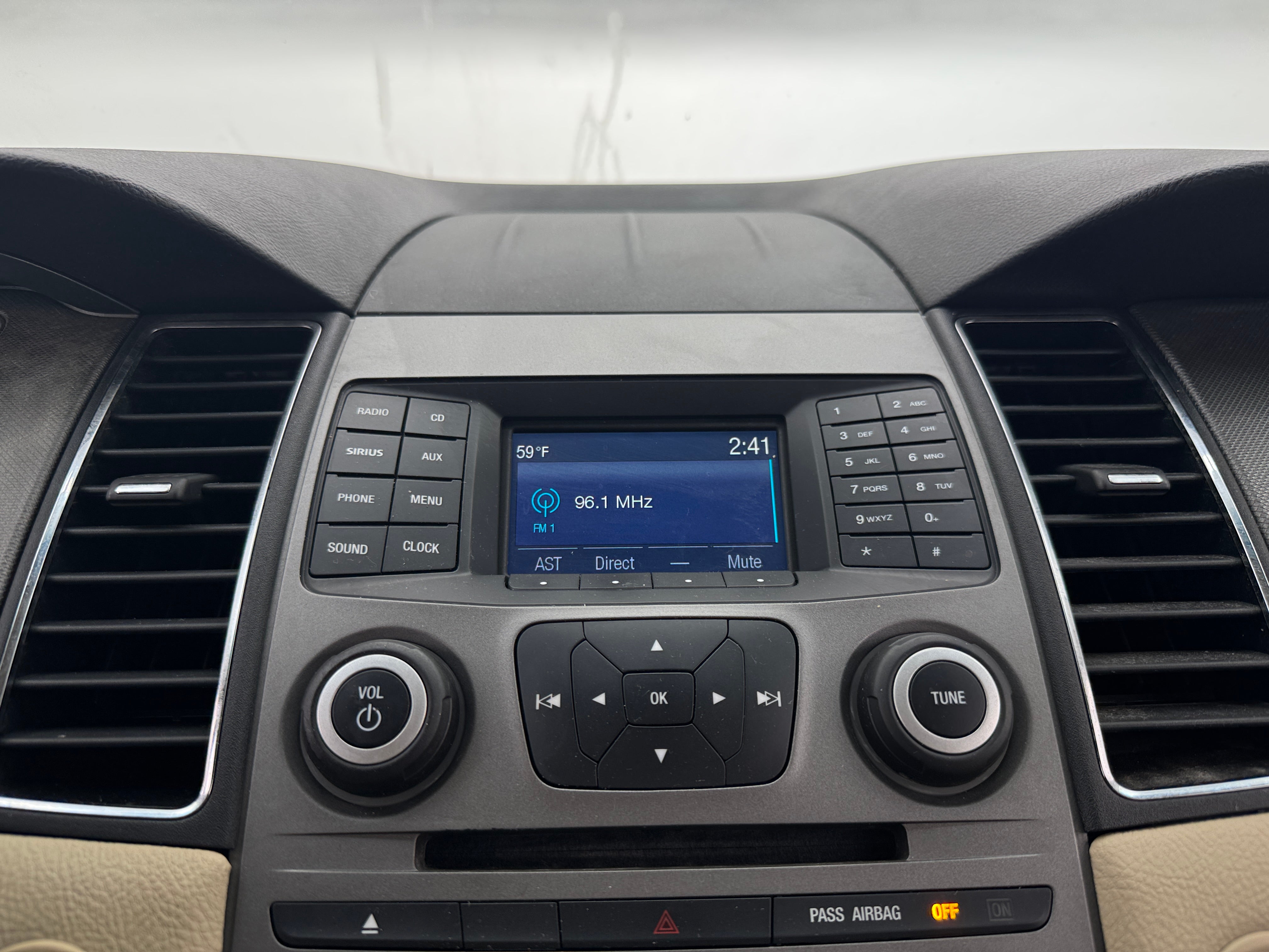 2019 Ford Taurus SE 4