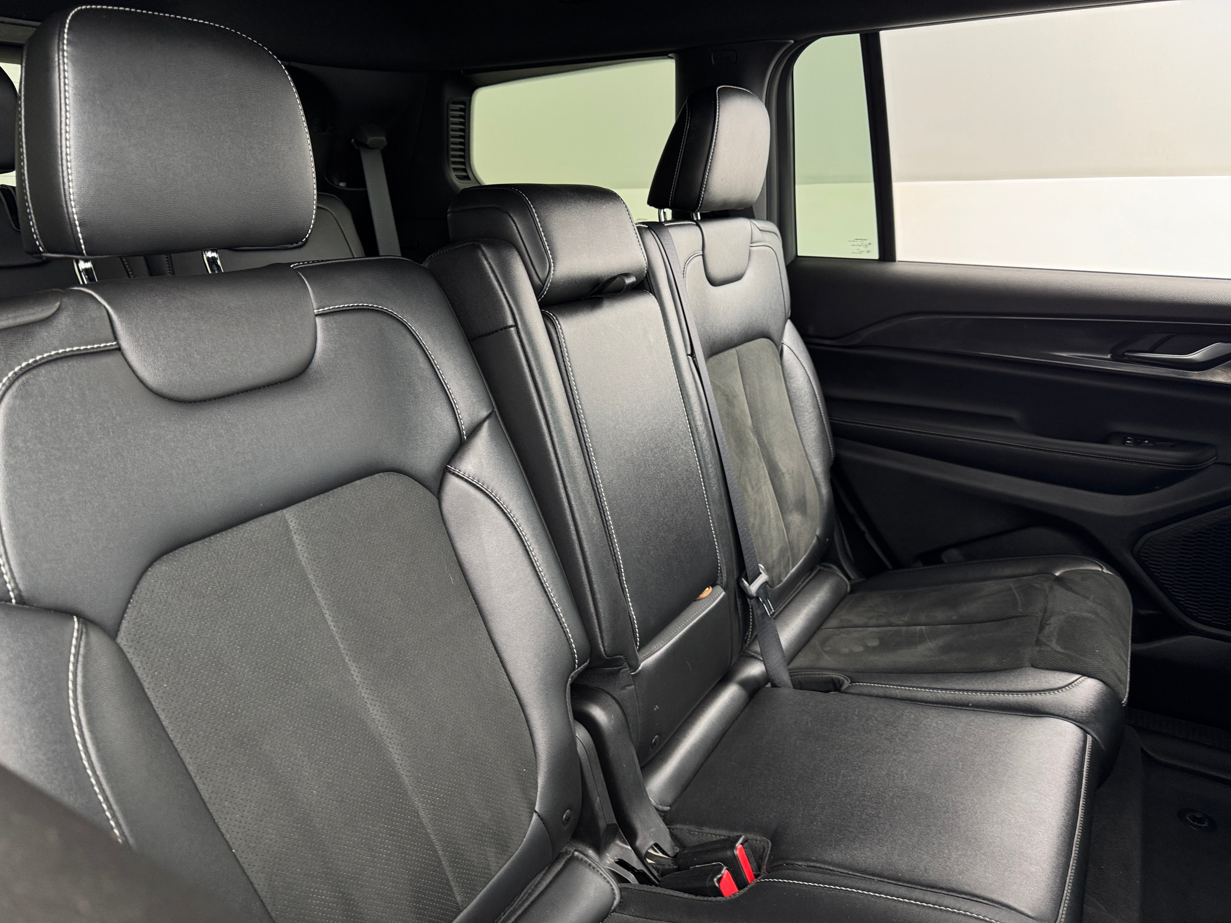 2023 Jeep Grand Cherokee L Altitude 5