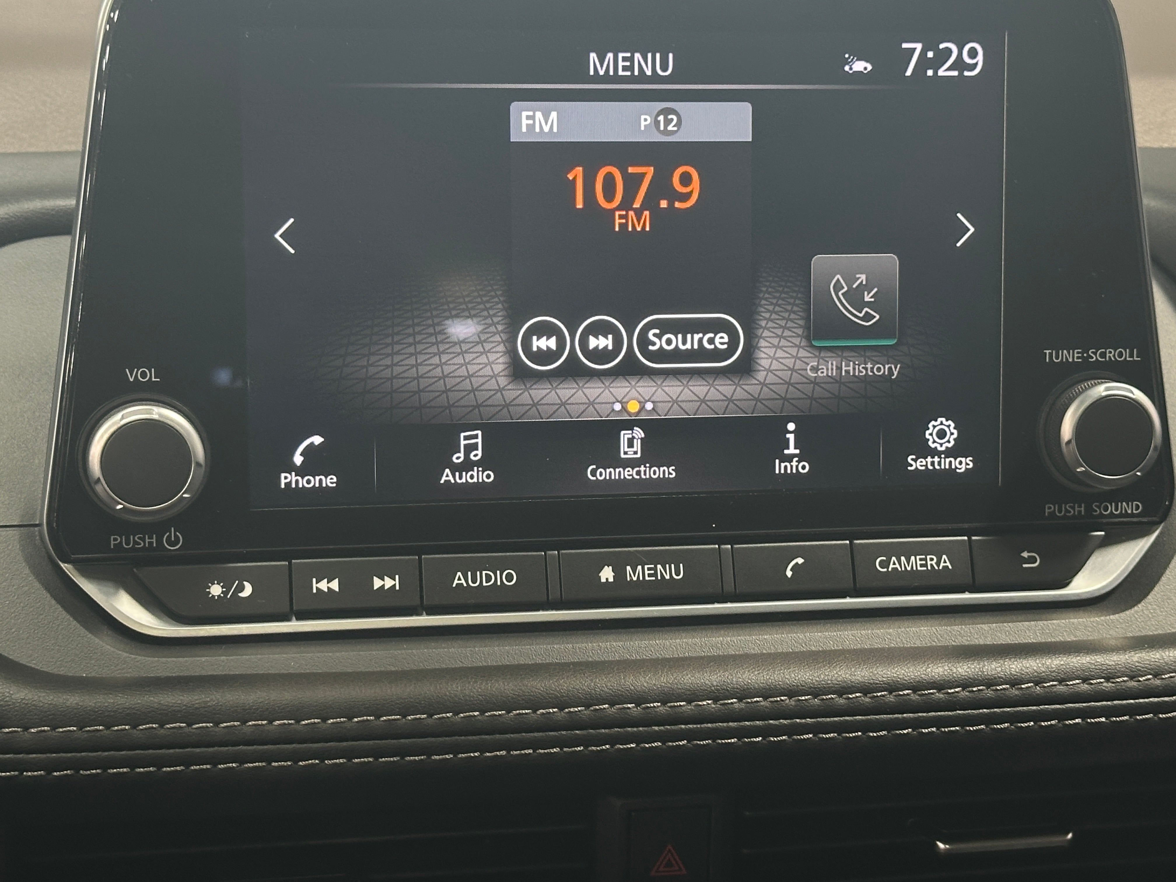 2023 Nissan Rogue SV 3