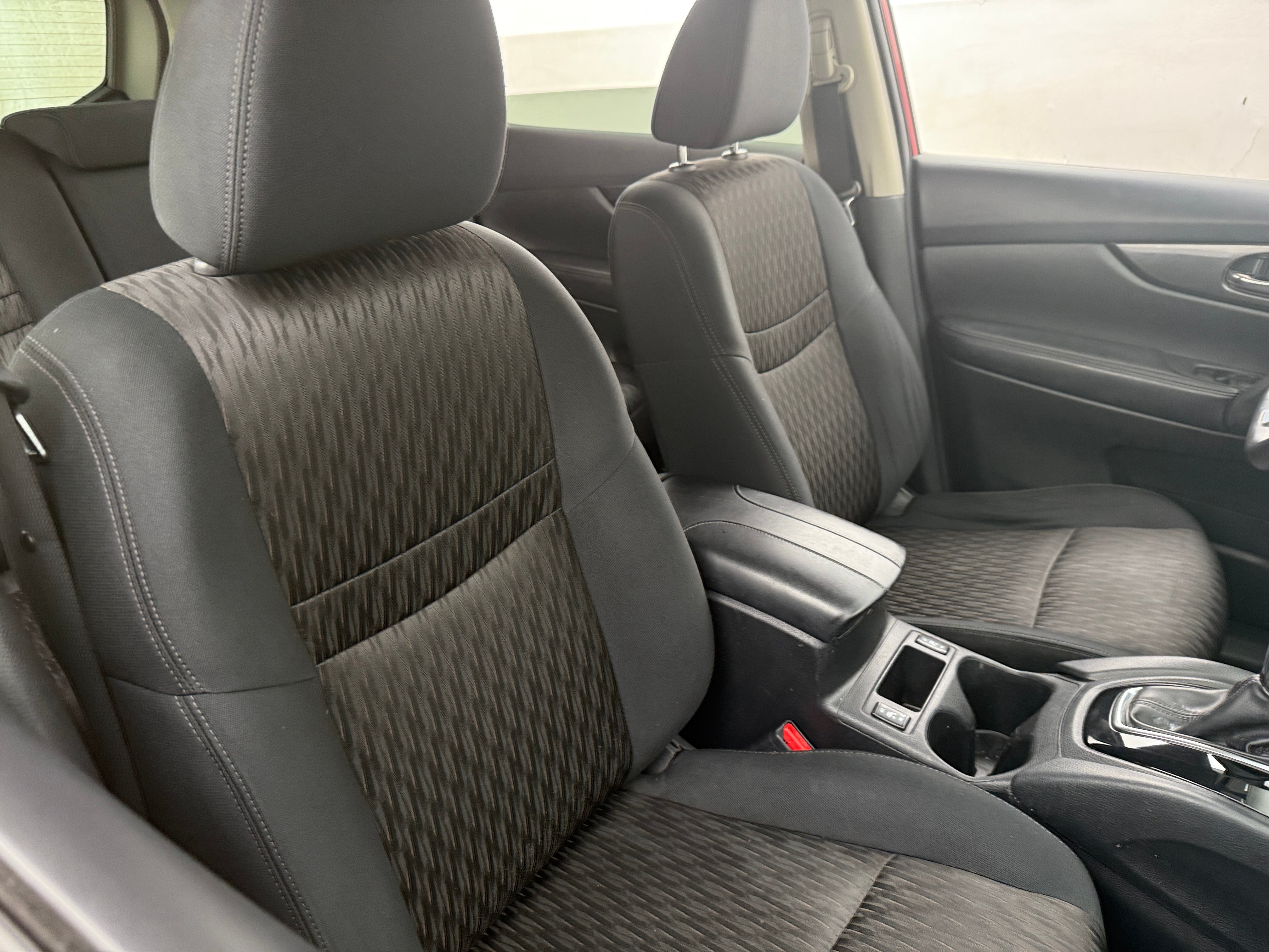 2017 Nissan Rogue SV 2