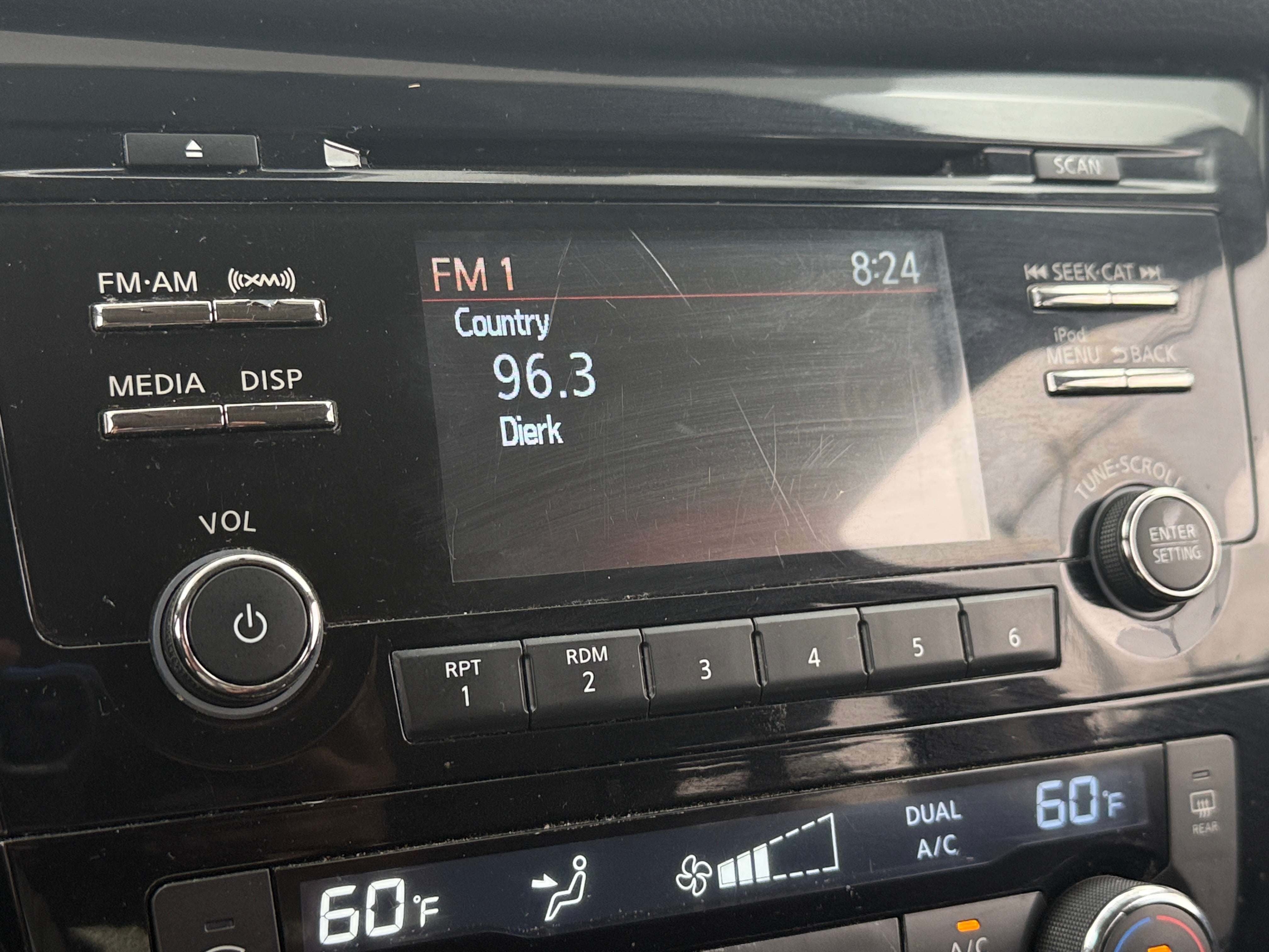 2017 Nissan Rogue SV 4