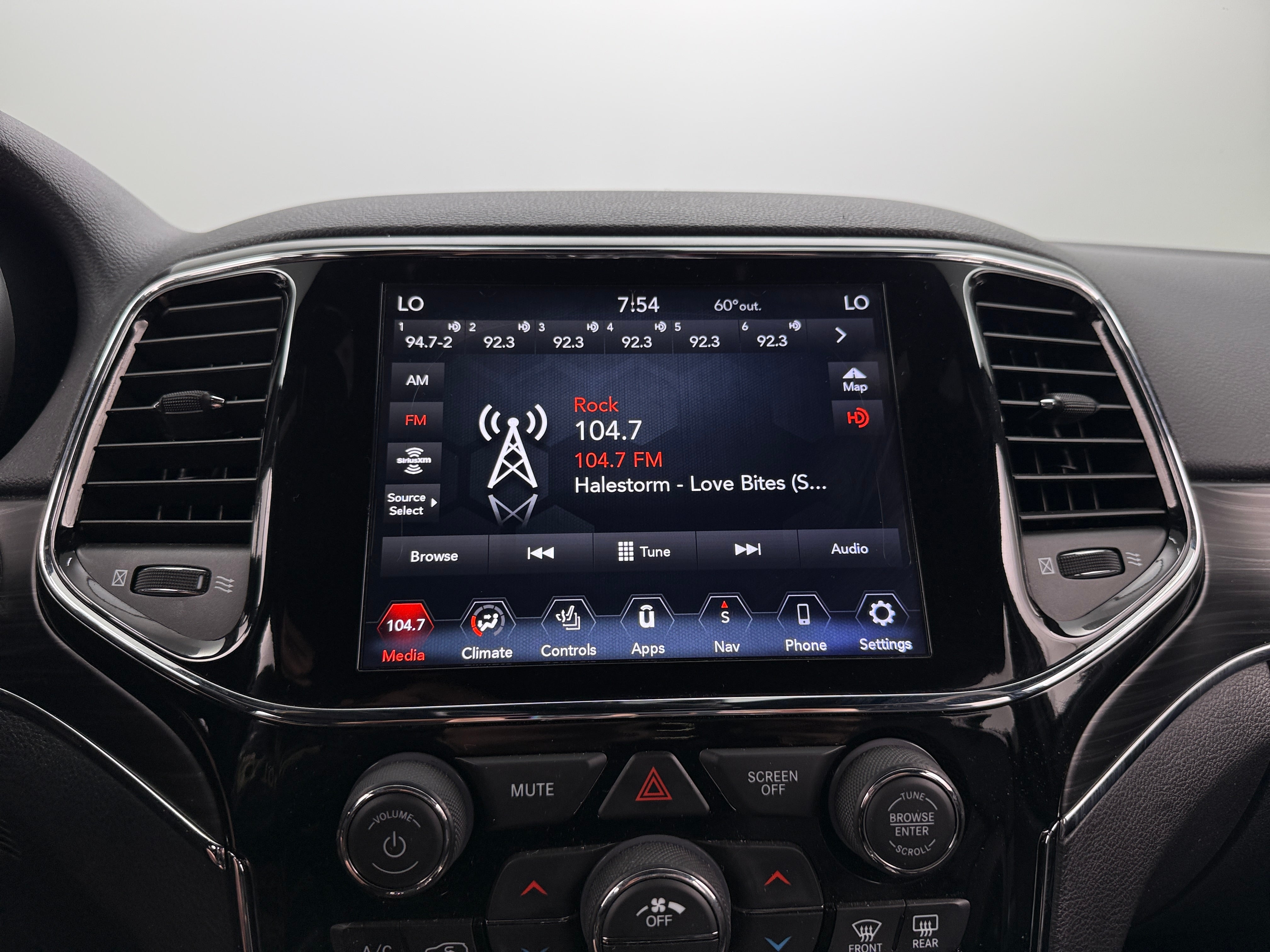 2020 Jeep Grand Cherokee Limited Edition 3