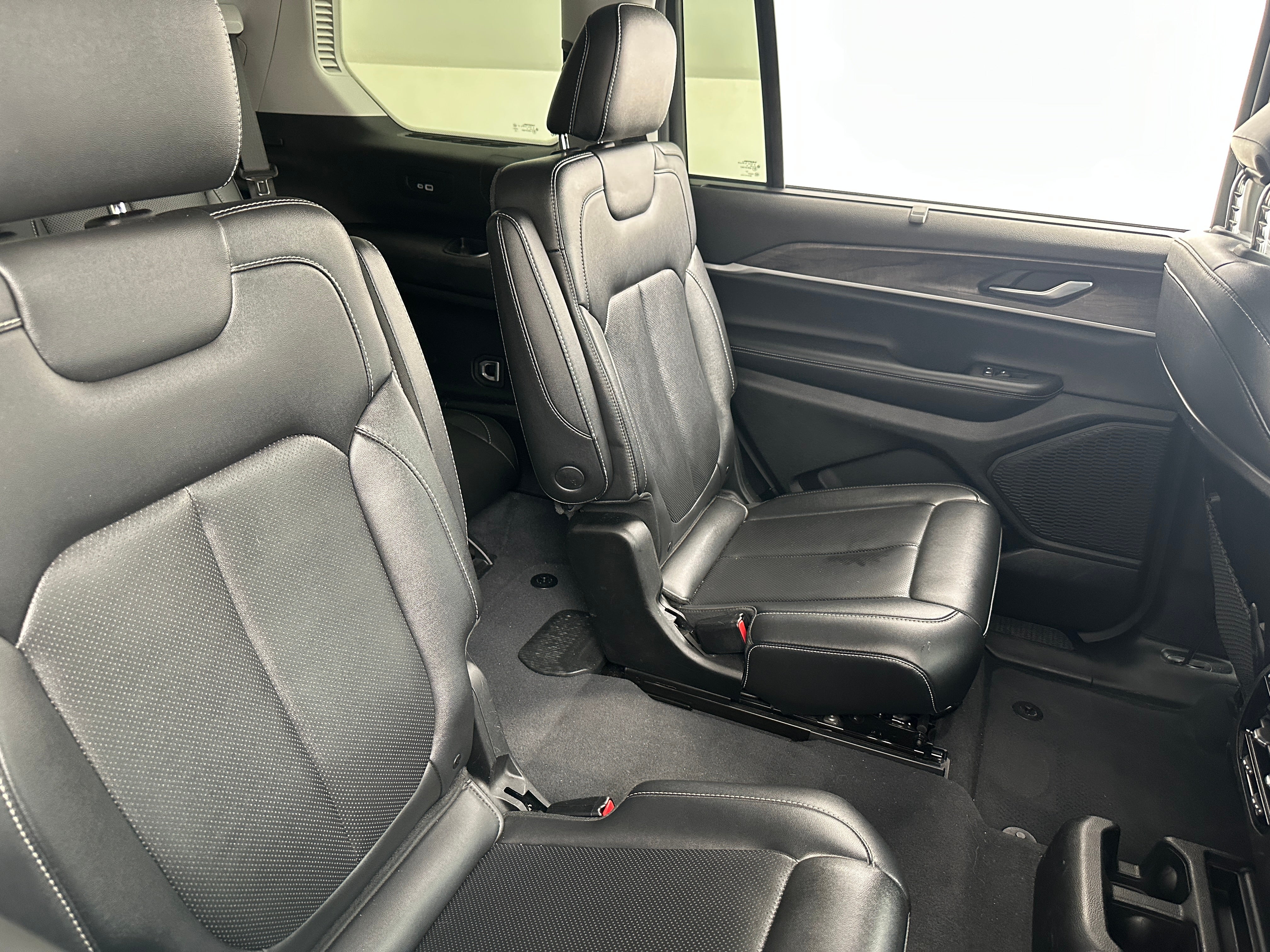 2023 Jeep Grand Cherokee L Limited Edition 5