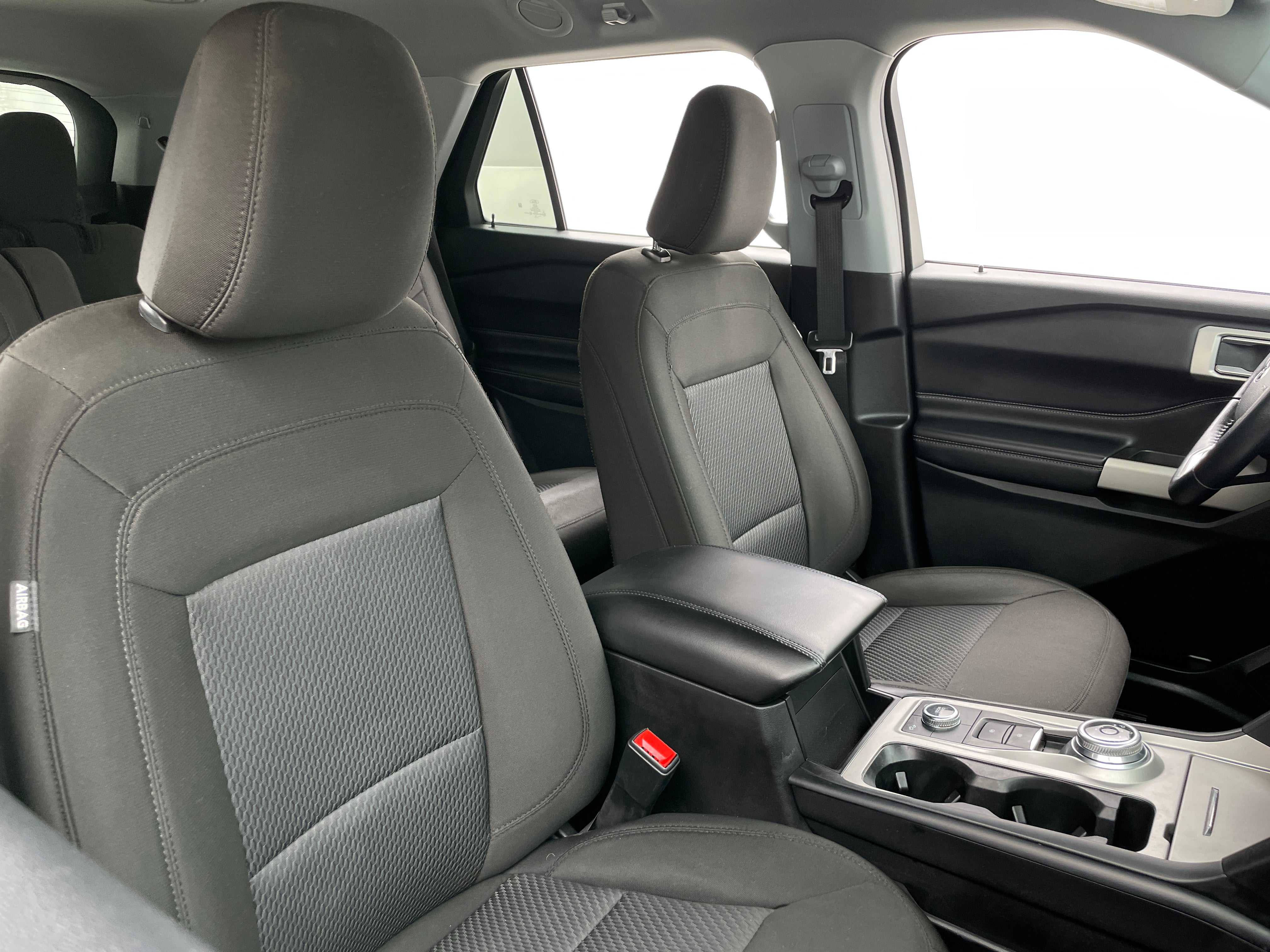 2022 Ford Explorer XLT 2