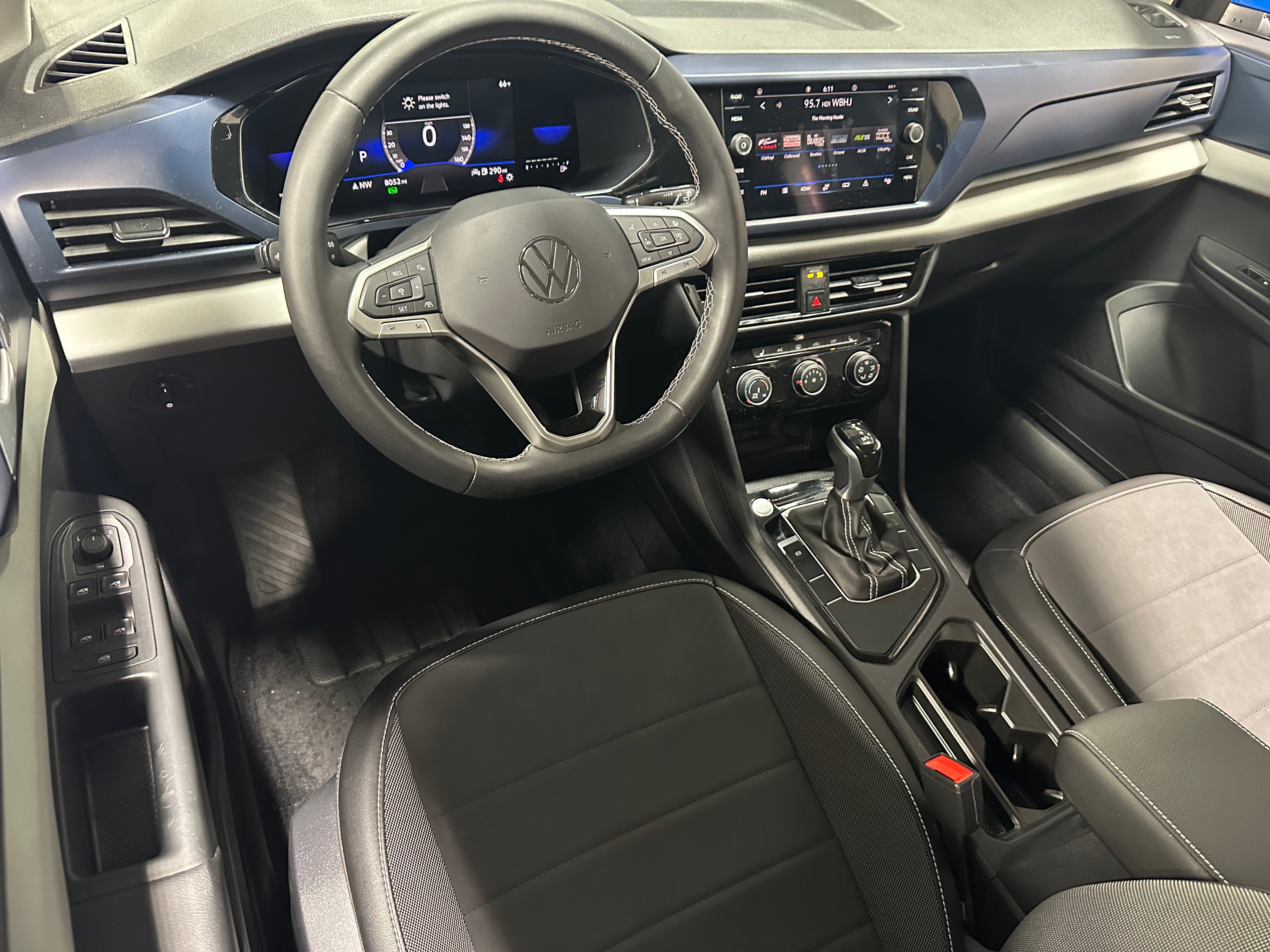 2023 Volkswagen Taos SE 3
