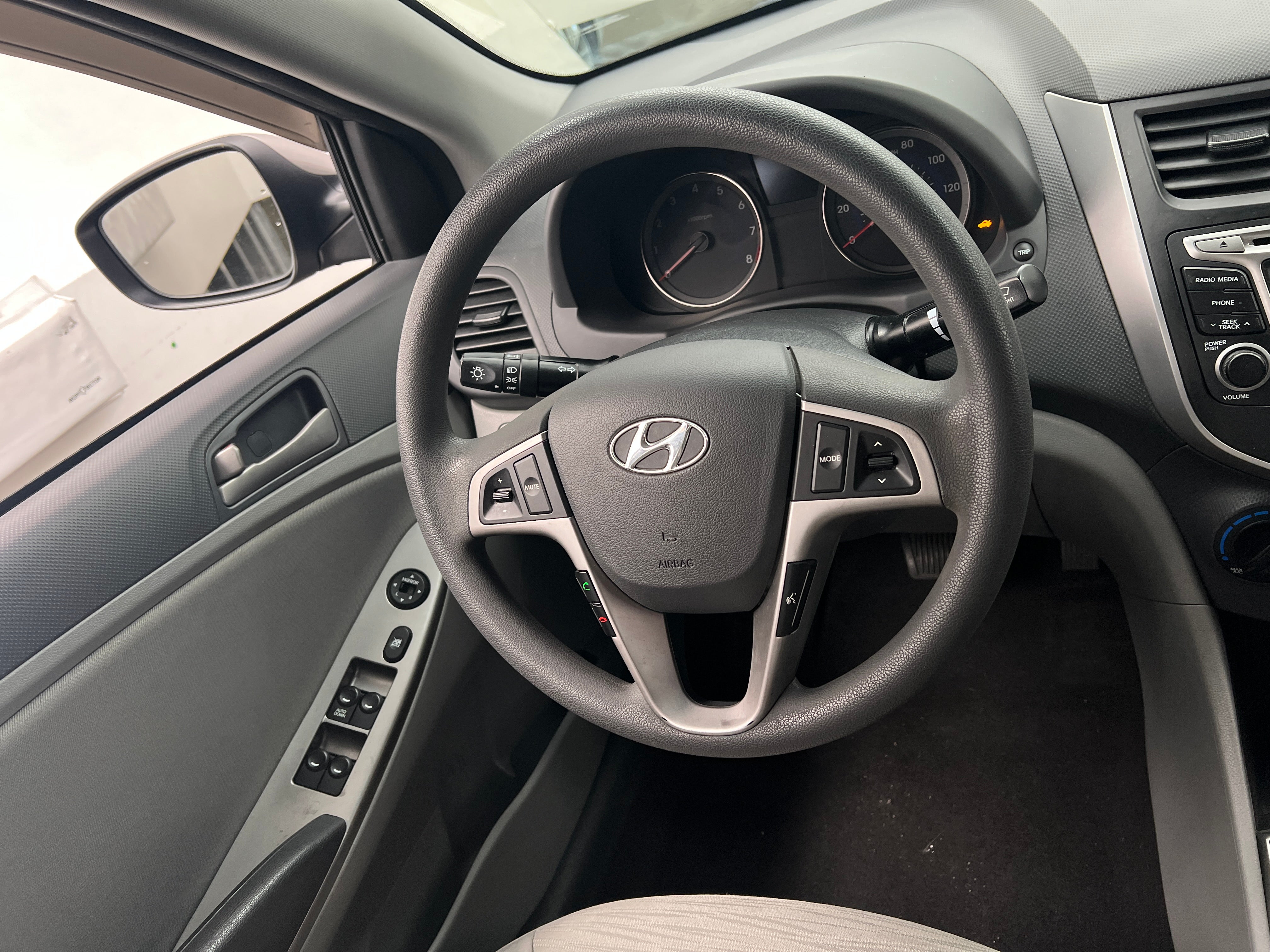 2017 Hyundai Accent SE 4