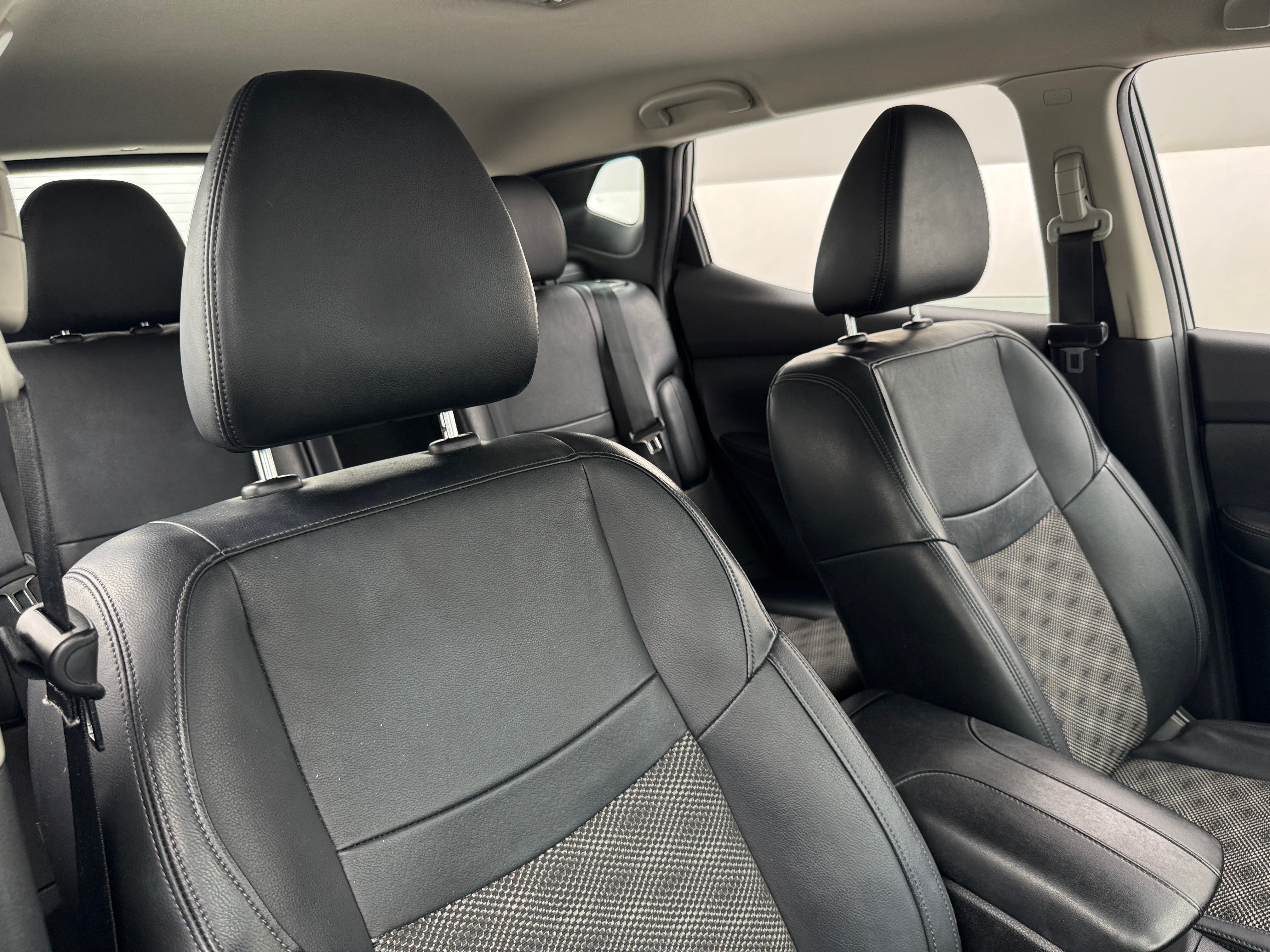 2022 Nissan Rogue Sport SV 2