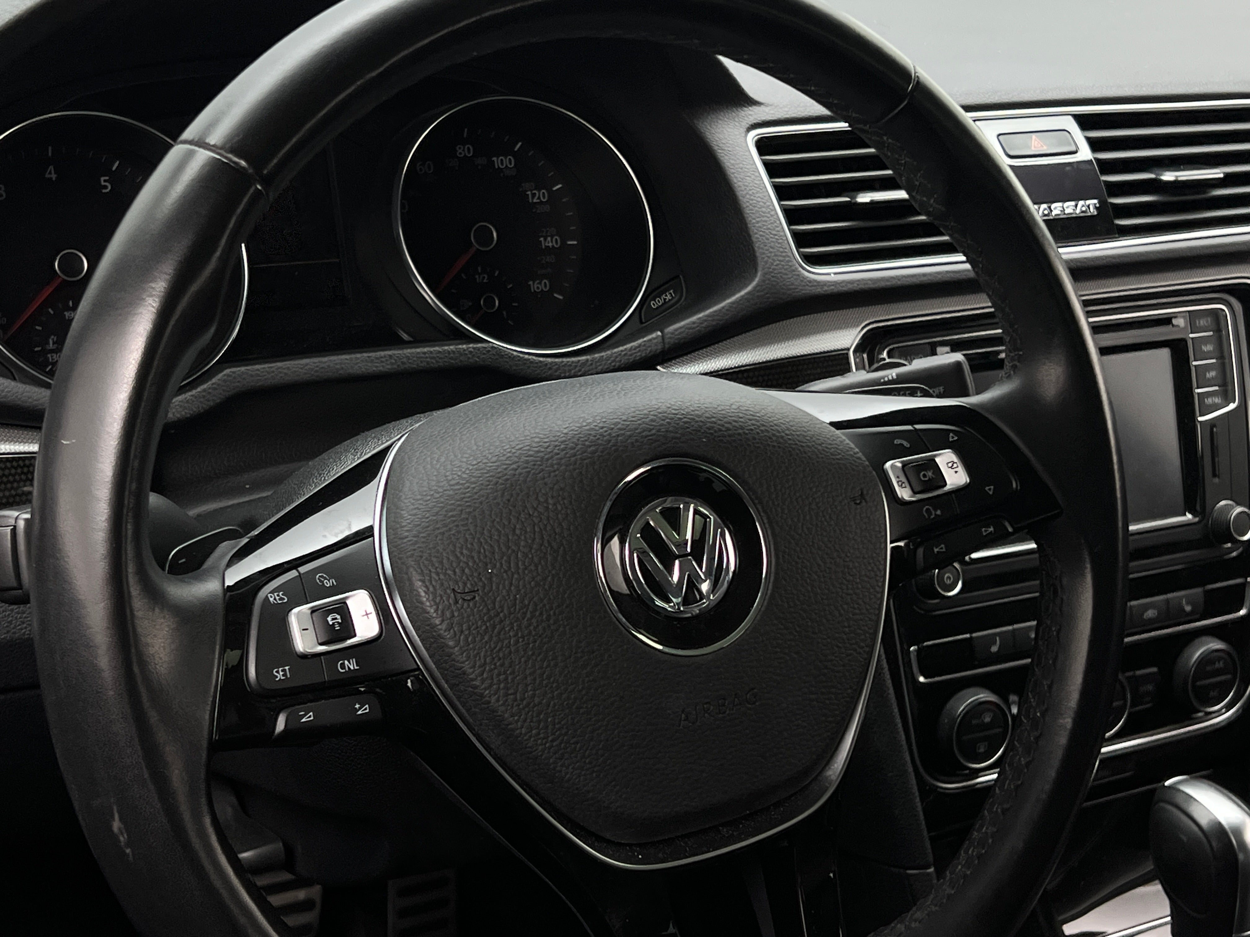 2019 Volkswagen Passat R-Line 4