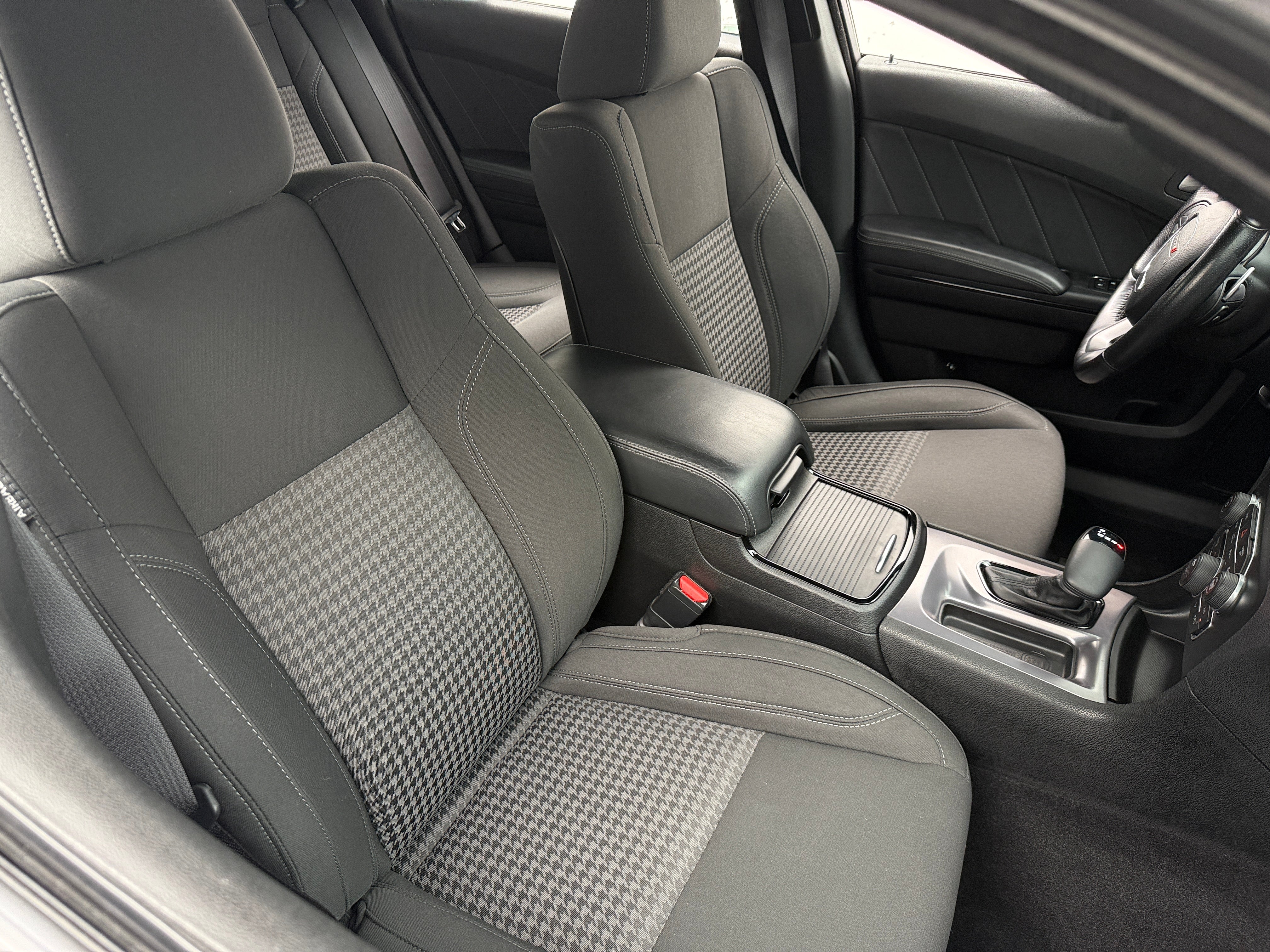 2019 Dodge Charger SXT 2