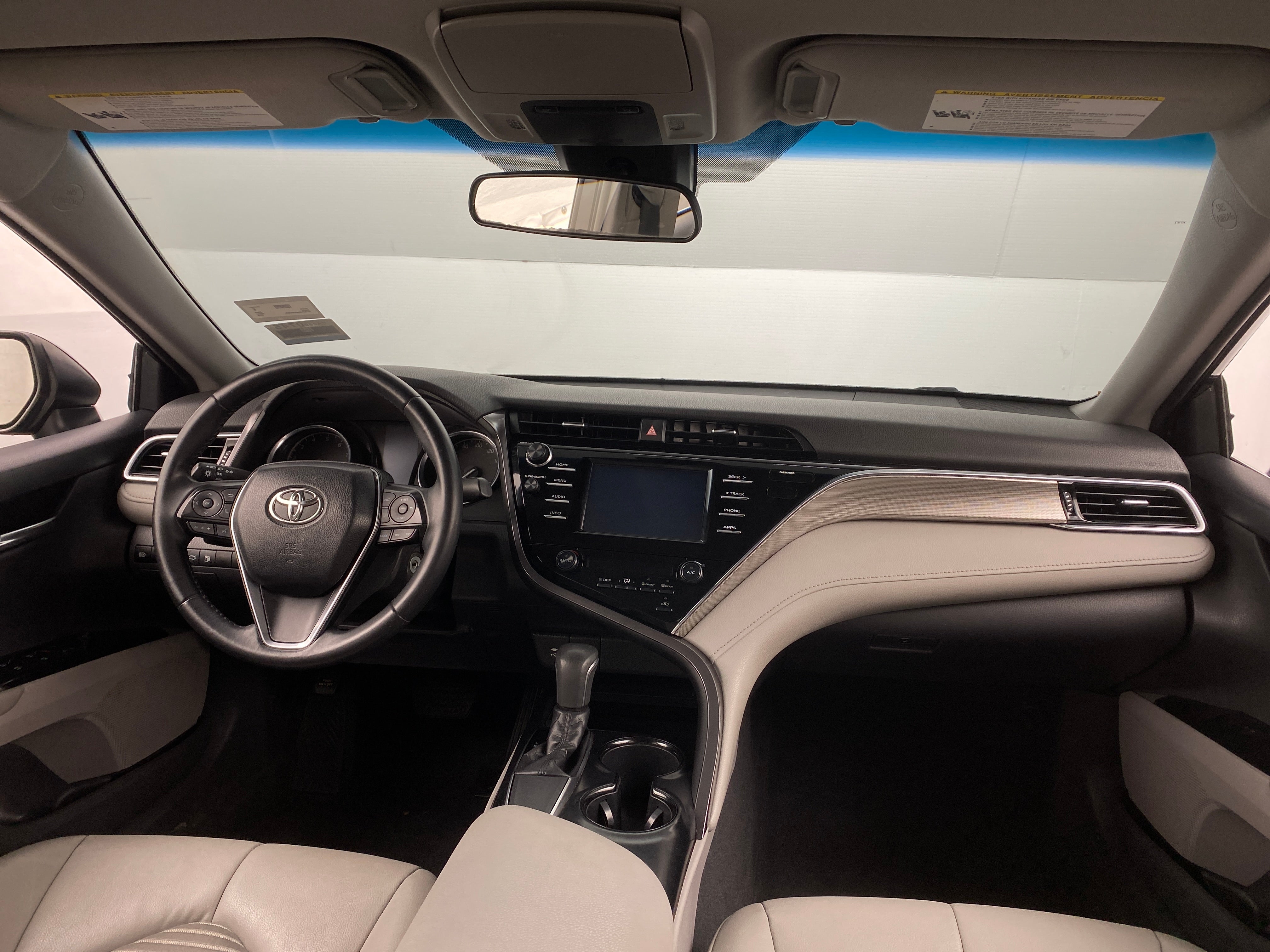 2018 Toyota Camry SE 2