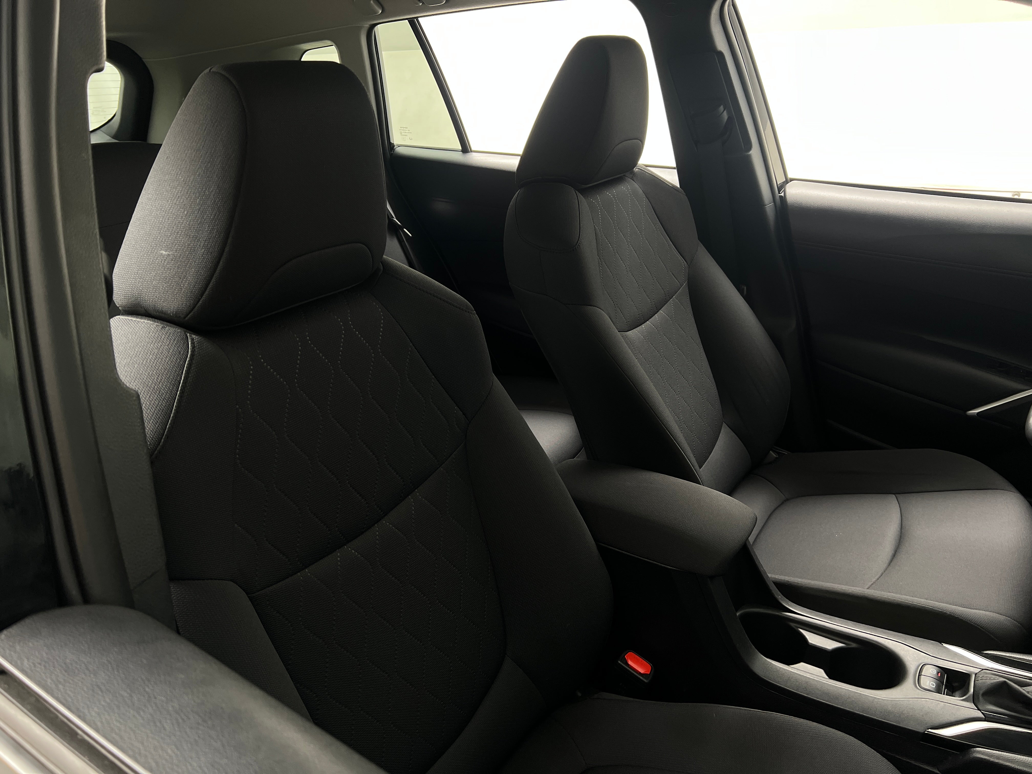 2022 Toyota Corolla Cross LE 2