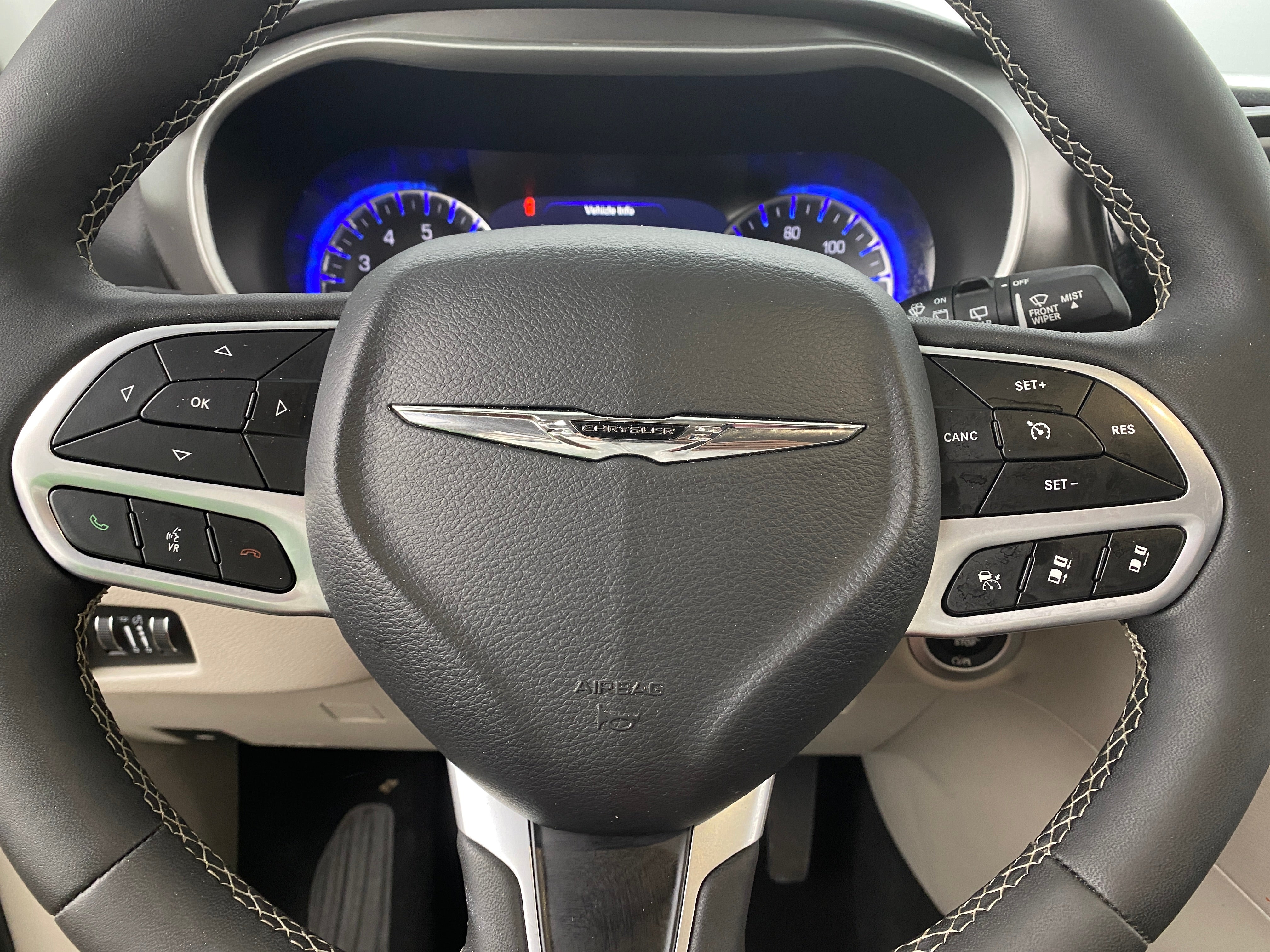 2024 Chrysler Pacifica Touring L 4