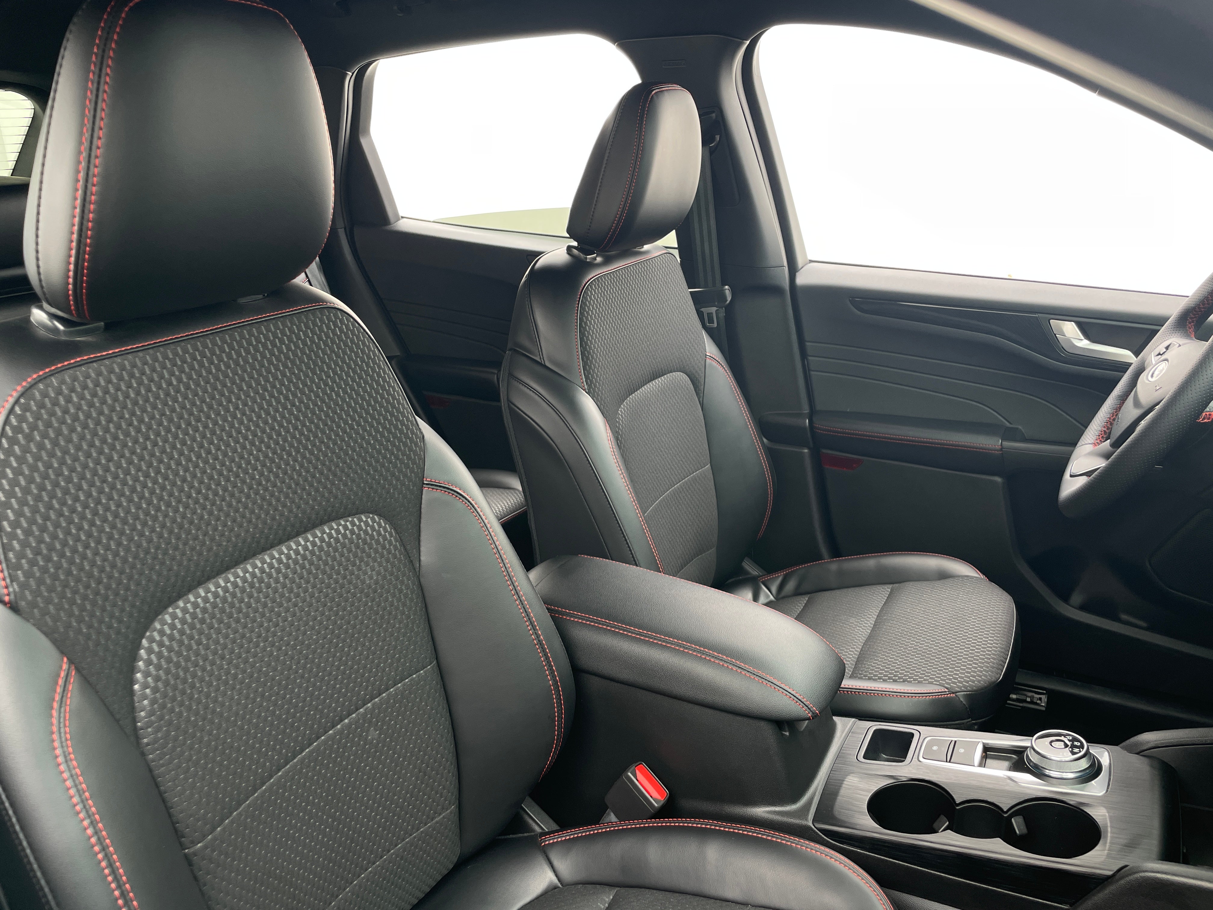 2023 Ford Escape ST-Line 2