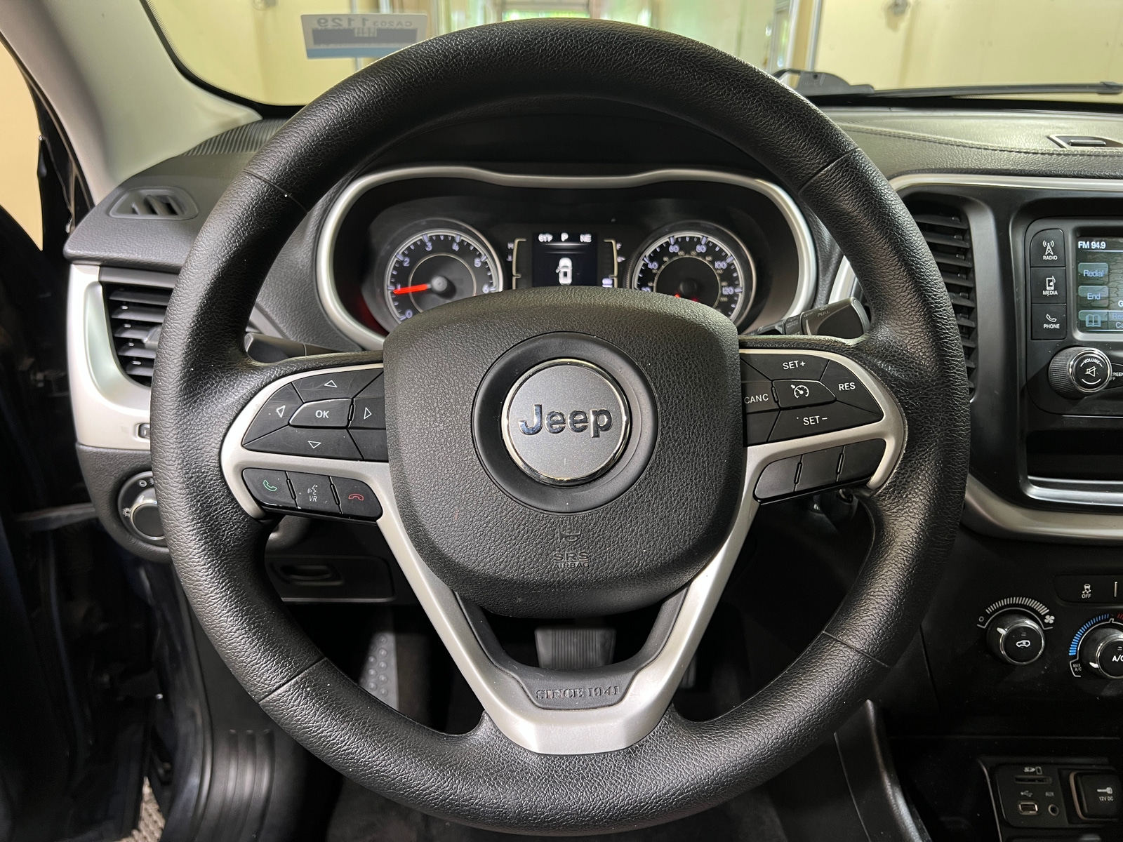 Thumbnail: 2015 Jeep Cherokee - 5